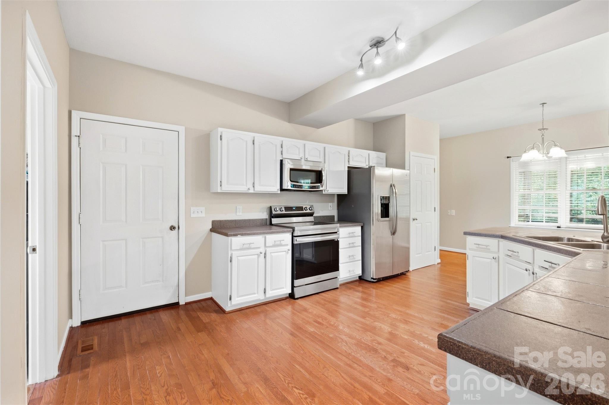 2591 Chandy Street Property Photo 13