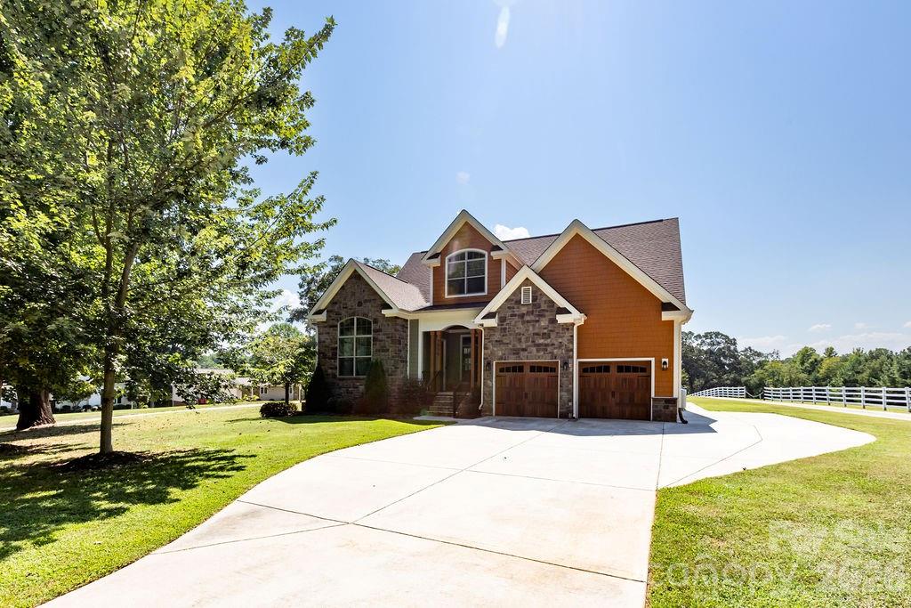7996 Malibu Pointe Lane Property Photo 2