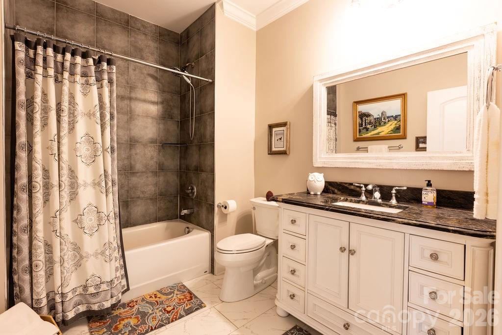 7996 Malibu Pointe Lane Property Photo 32