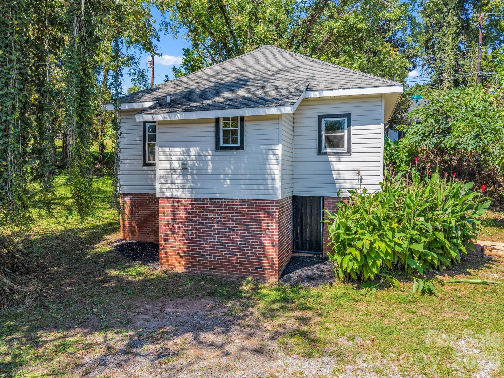 795 W Tate Street Property Photo 4
