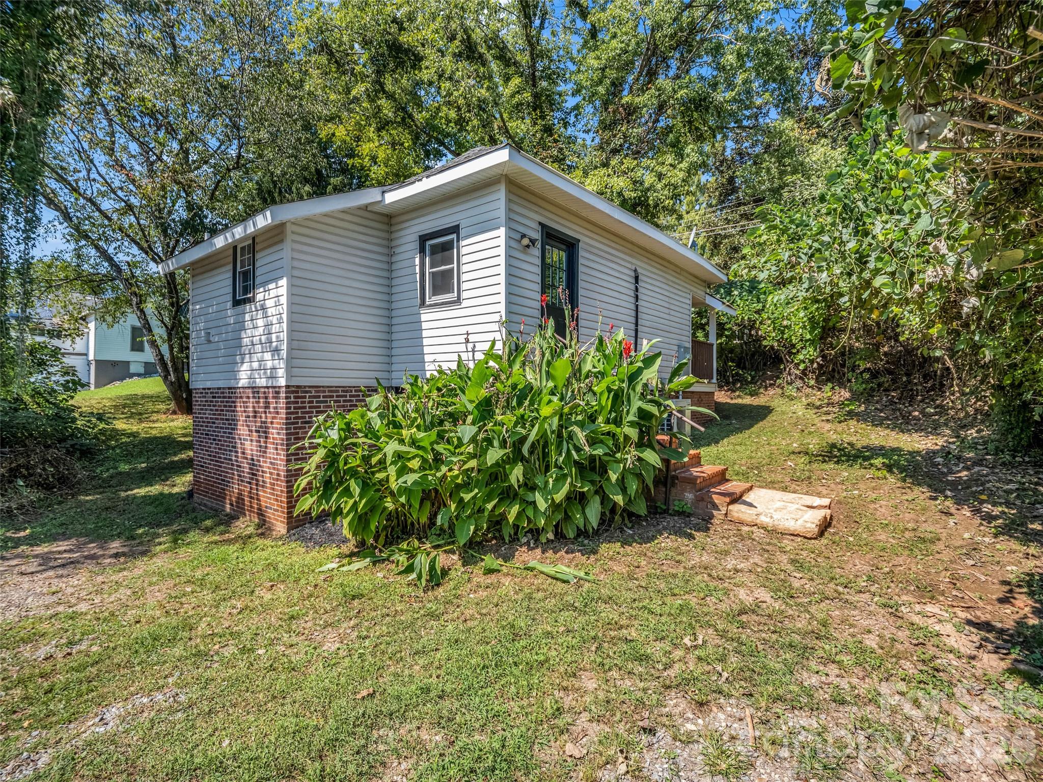 795 W Tate Street Property Photo 6