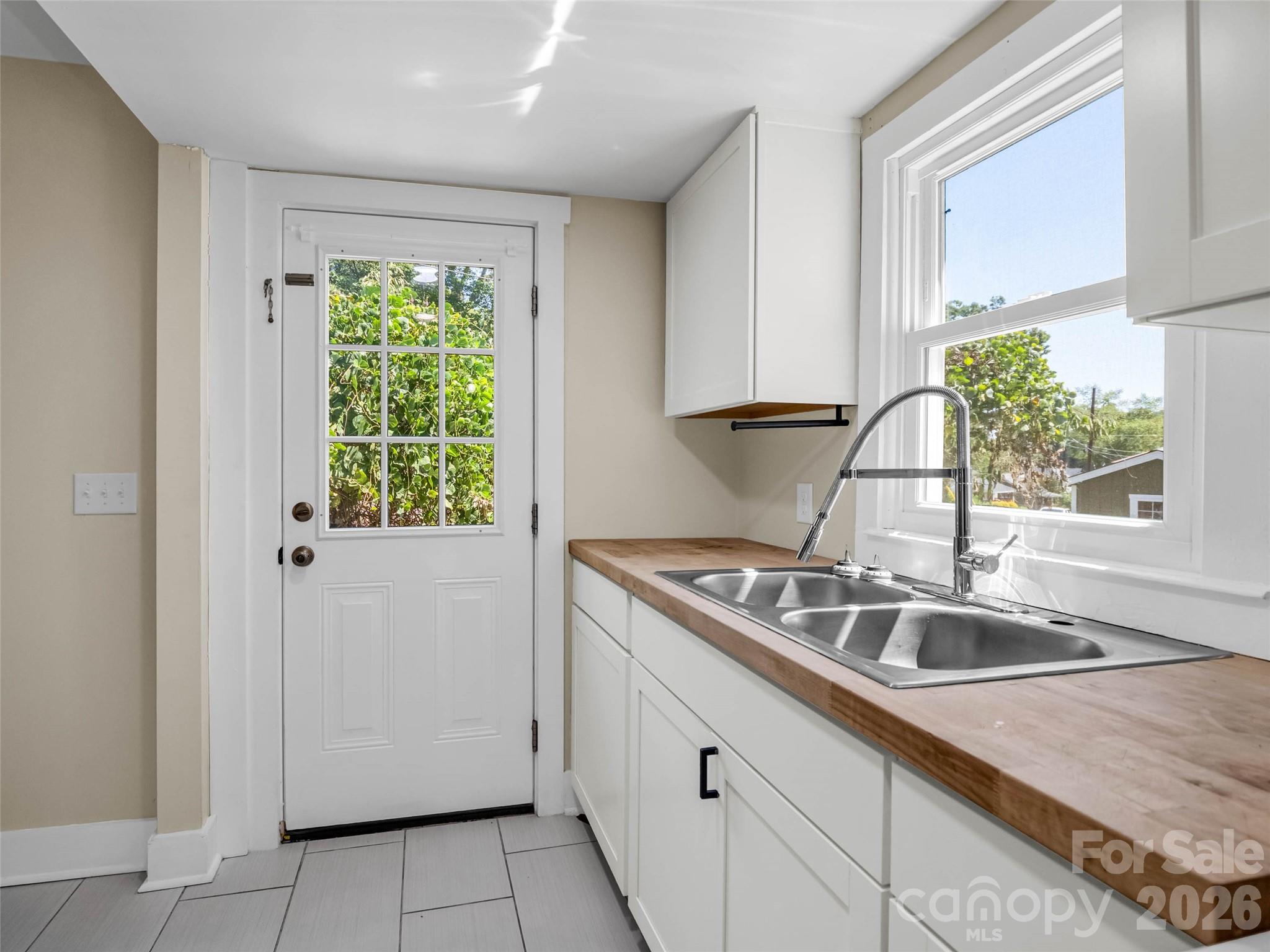 795 W Tate Street Property Photo 18