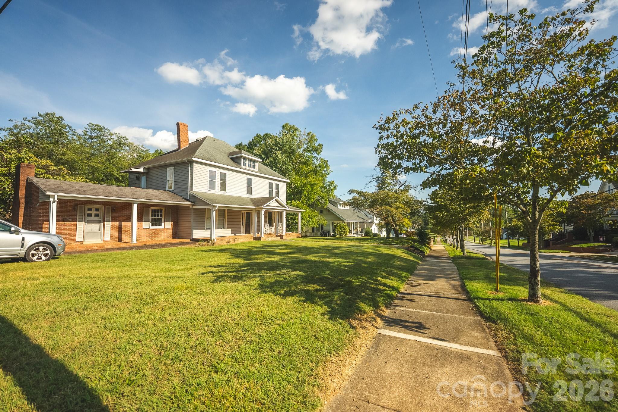12 1st Avenue Drive Property Photo 1