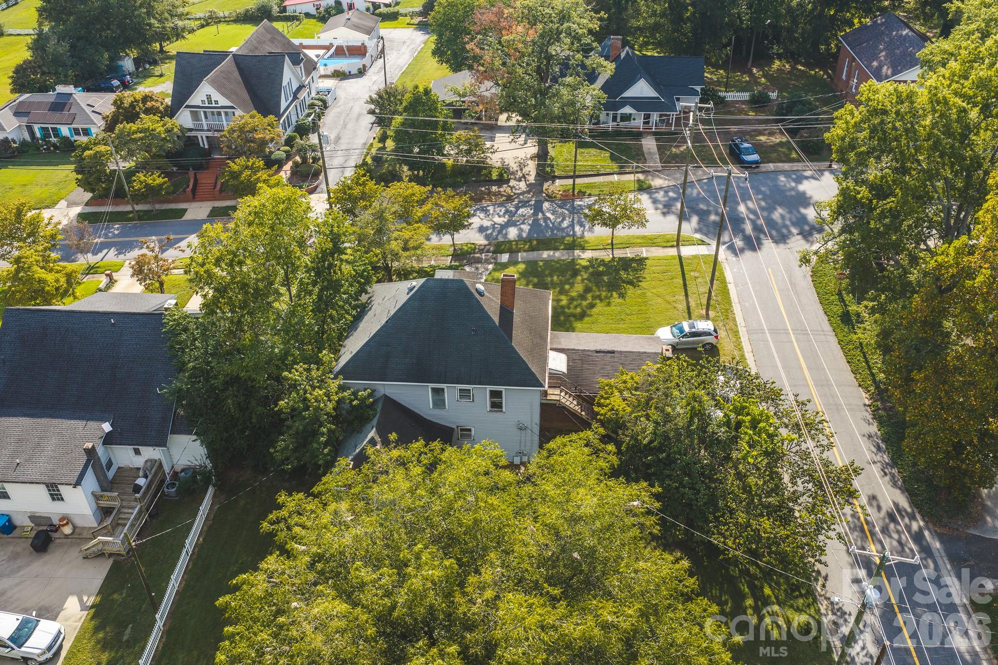 12 1st Avenue Drive Property Photo 3