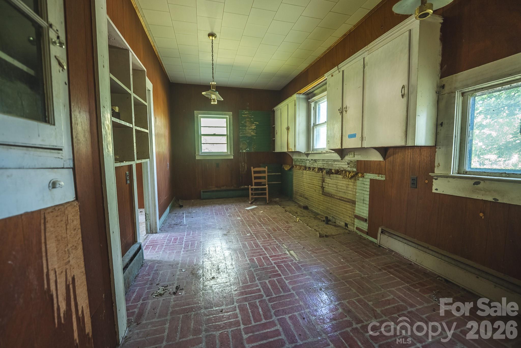 12 1st Avenue Drive Property Photo 12