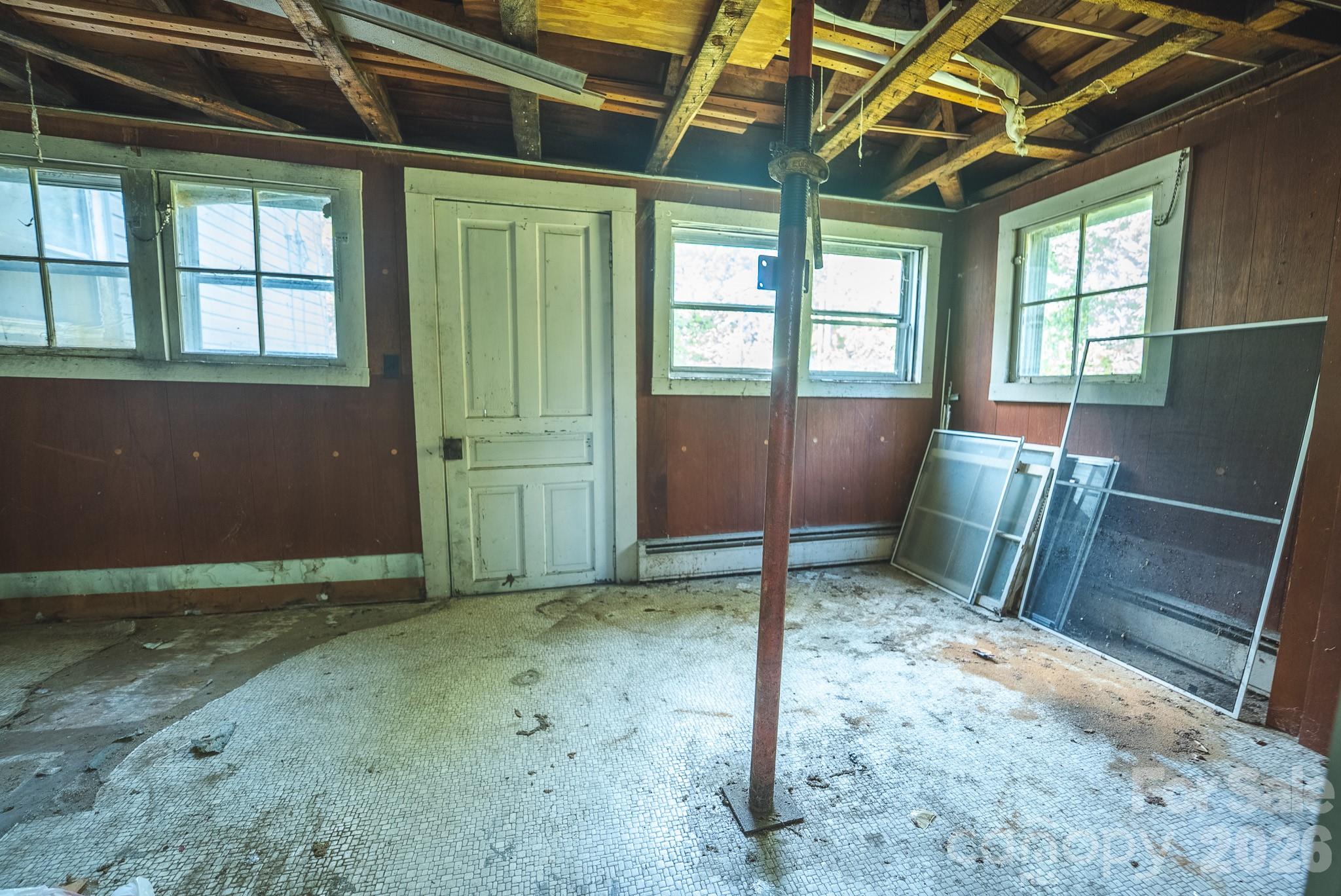 12 1st Avenue Drive Property Photo 13
