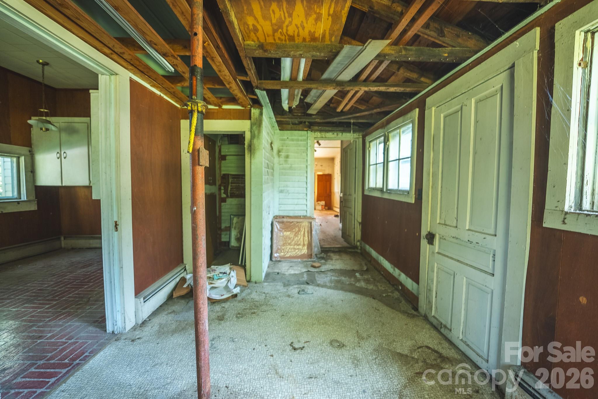 12 1st Avenue Drive Property Photo 14