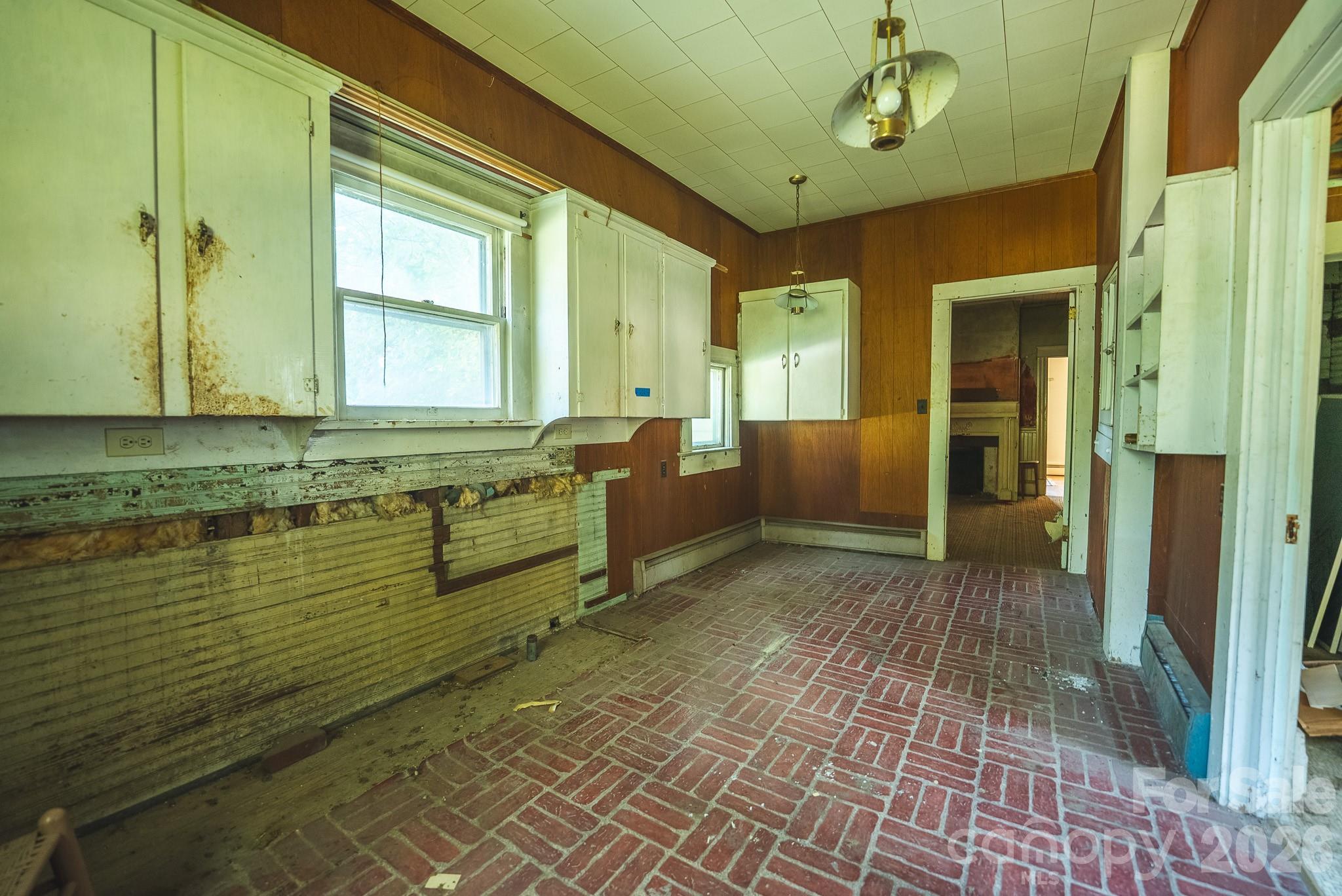 12 1st Avenue Drive Property Photo 15