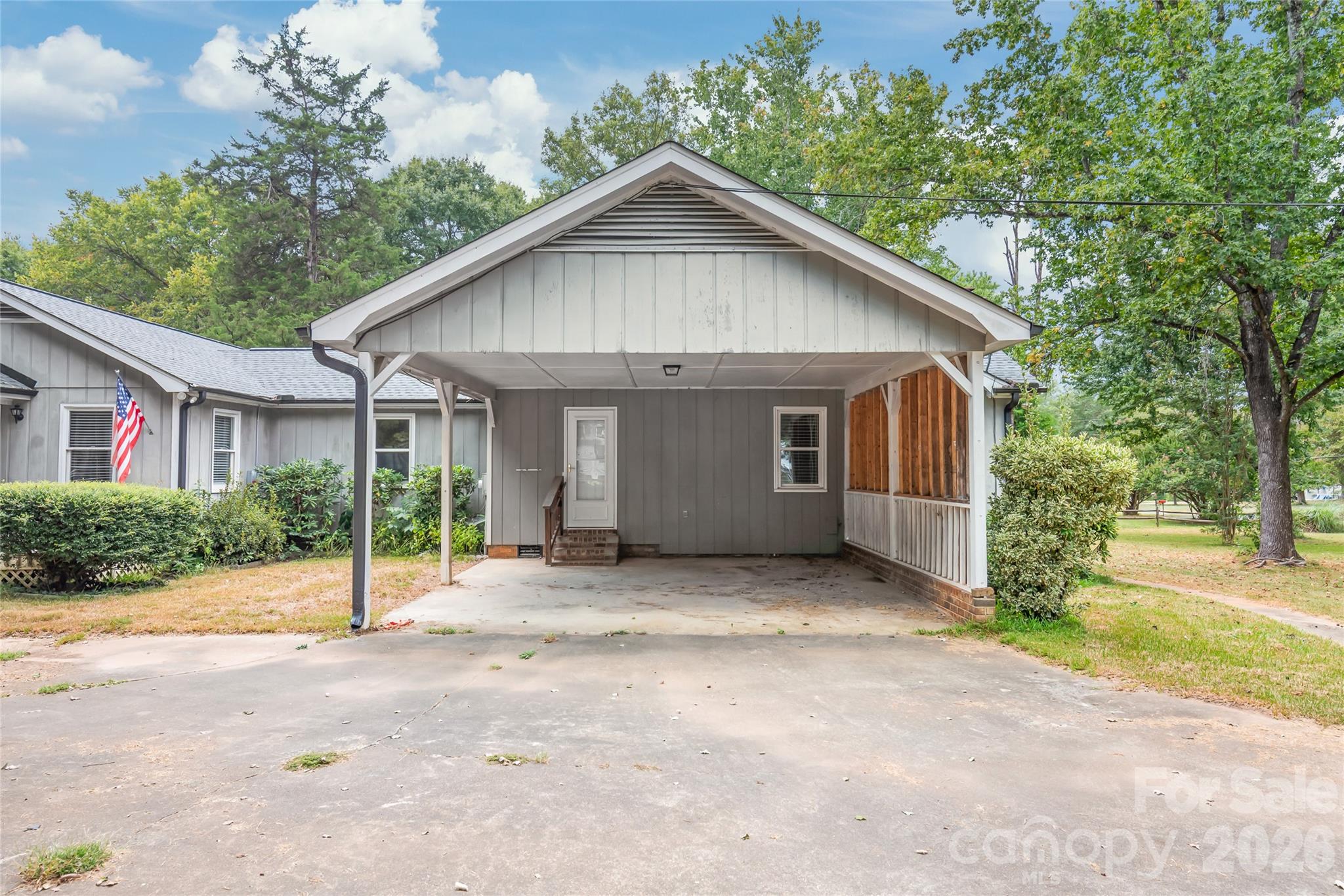 1011 Robin Lane Property Photo 3