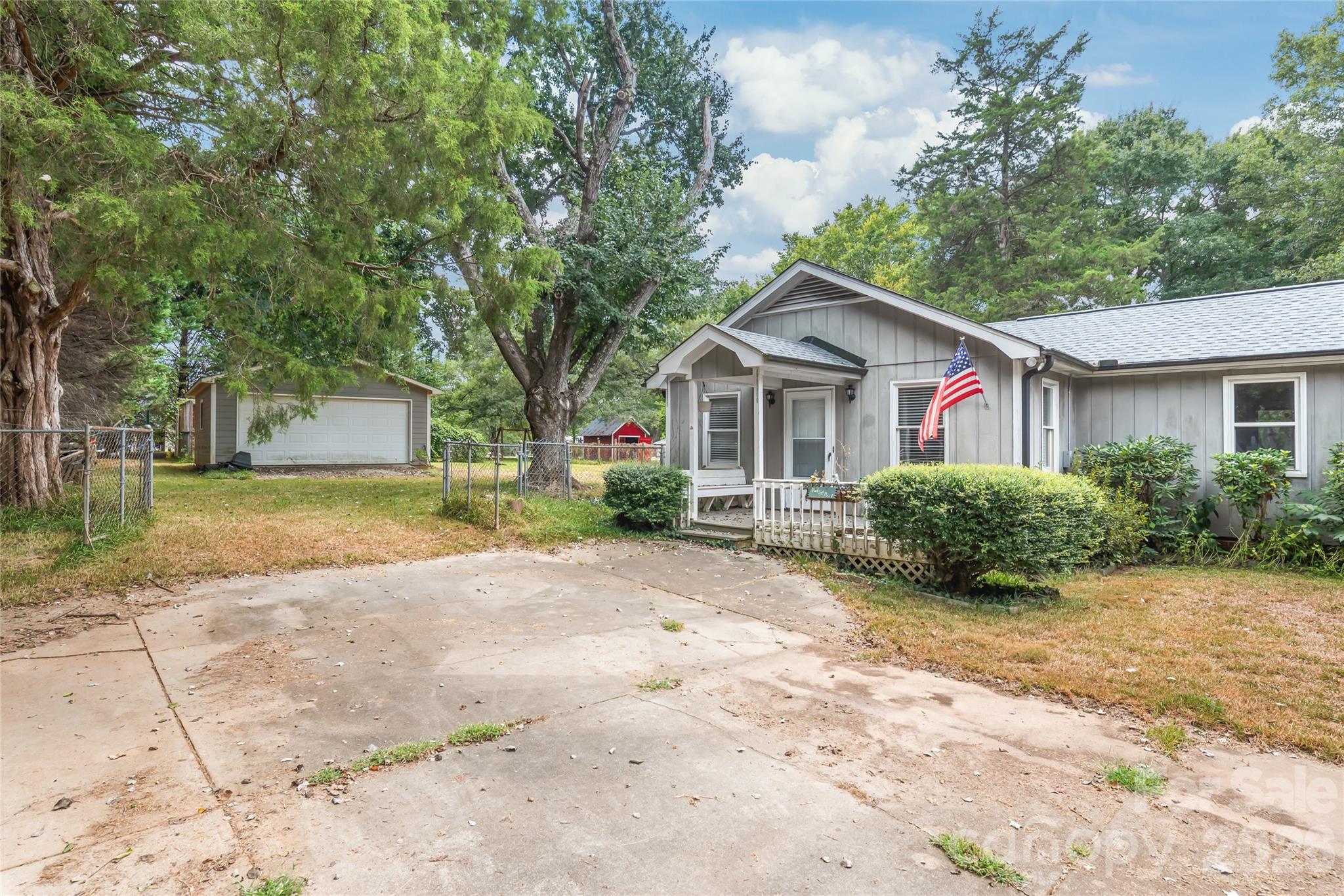 1011 Robin Lane Property Photo 4