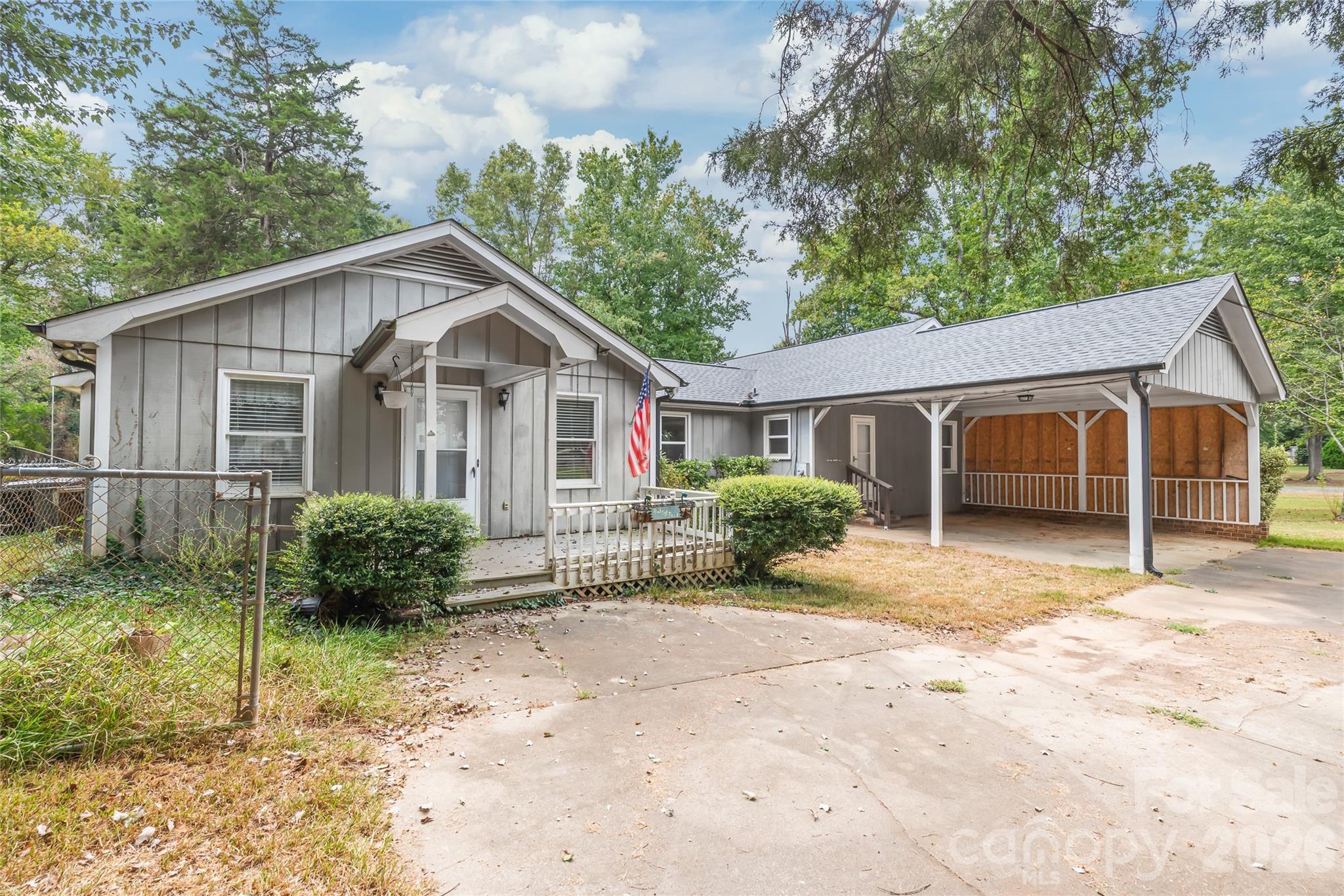 1011 Robin Lane Property Photo 5