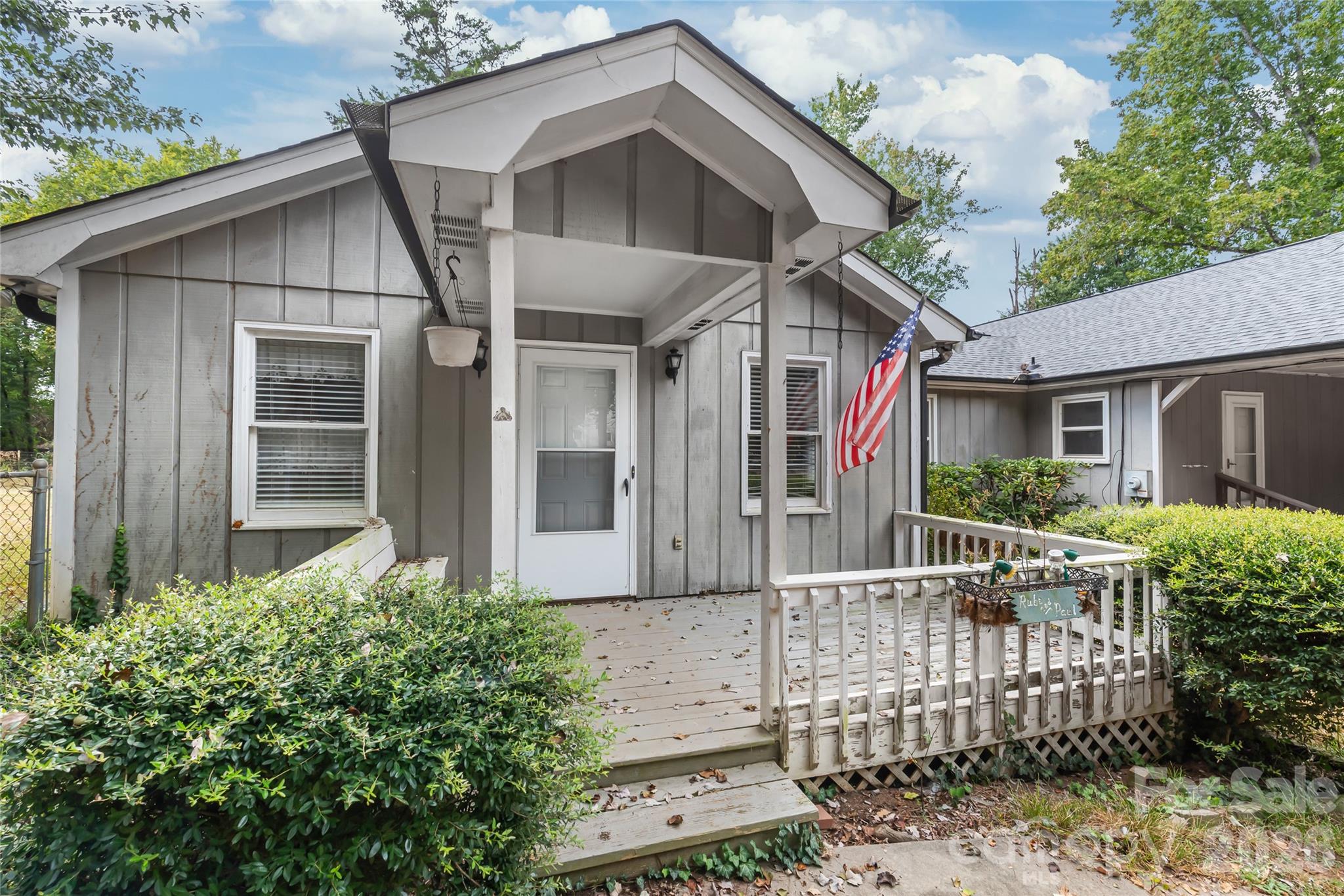 1011 Robin Lane Property Photo 6