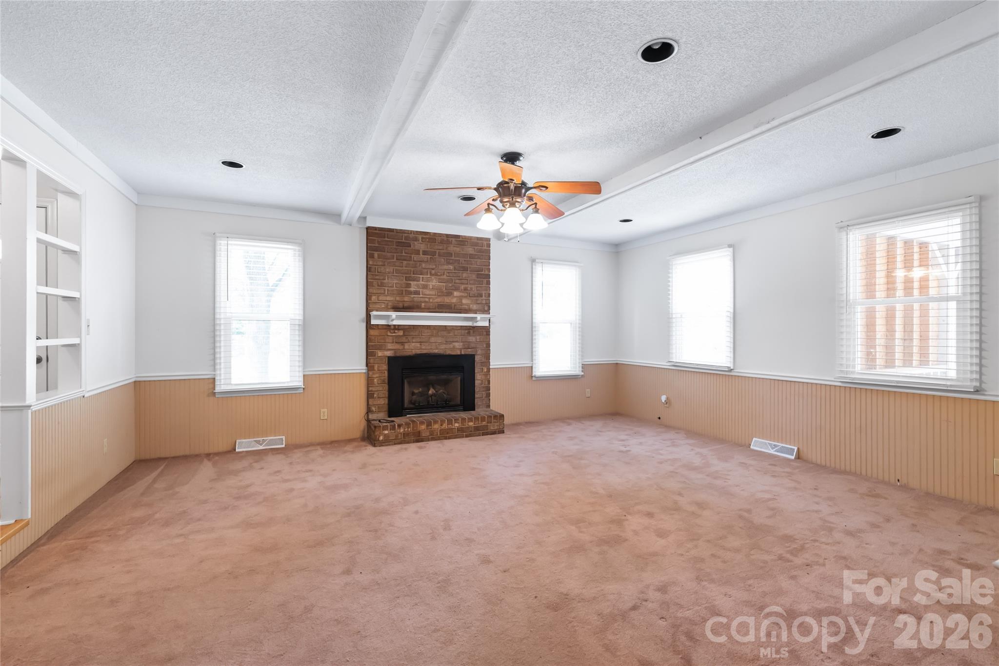 1011 Robin Lane Property Photo 8
