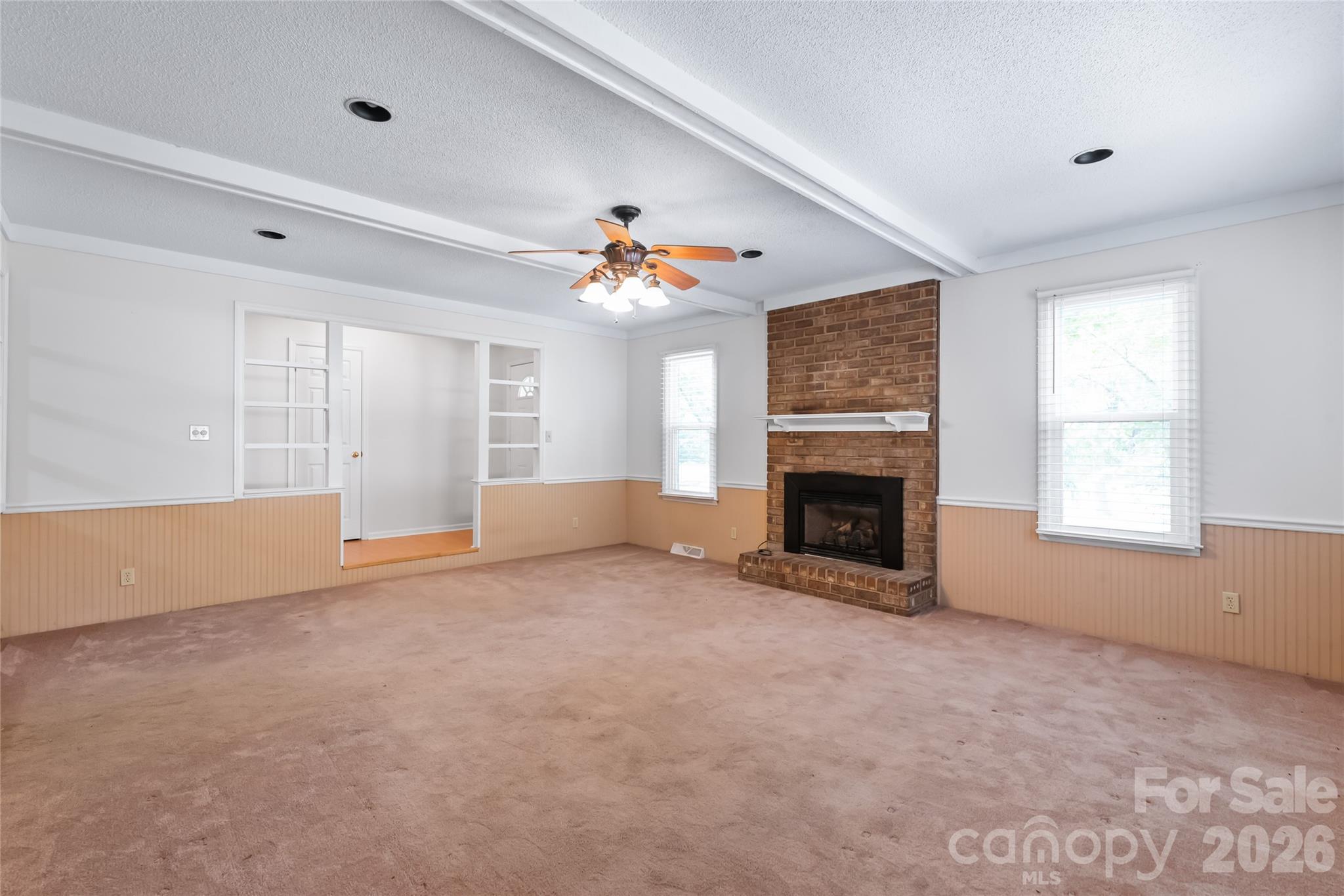 1011 Robin Lane Property Photo 9