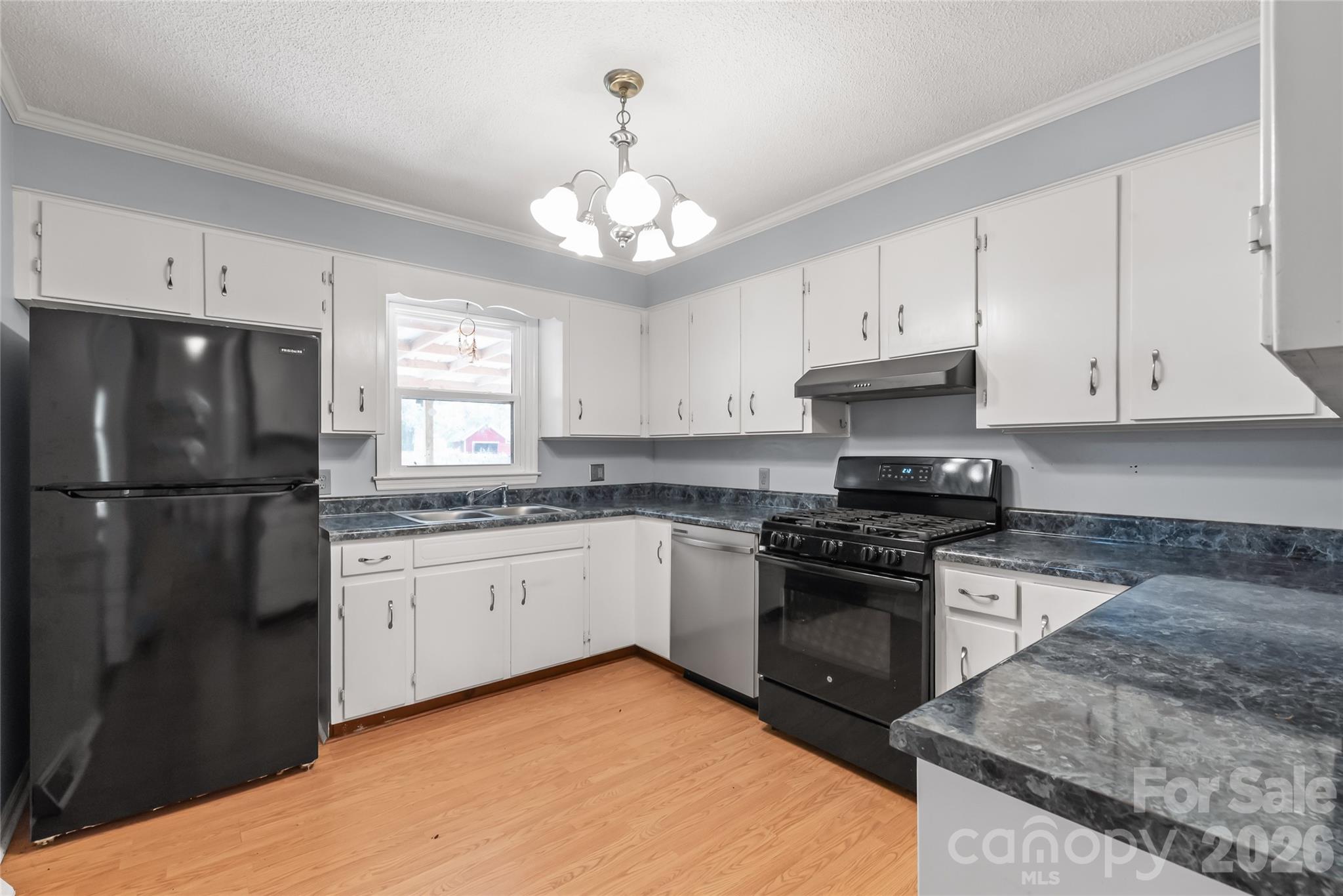 1011 Robin Lane Property Photo 12