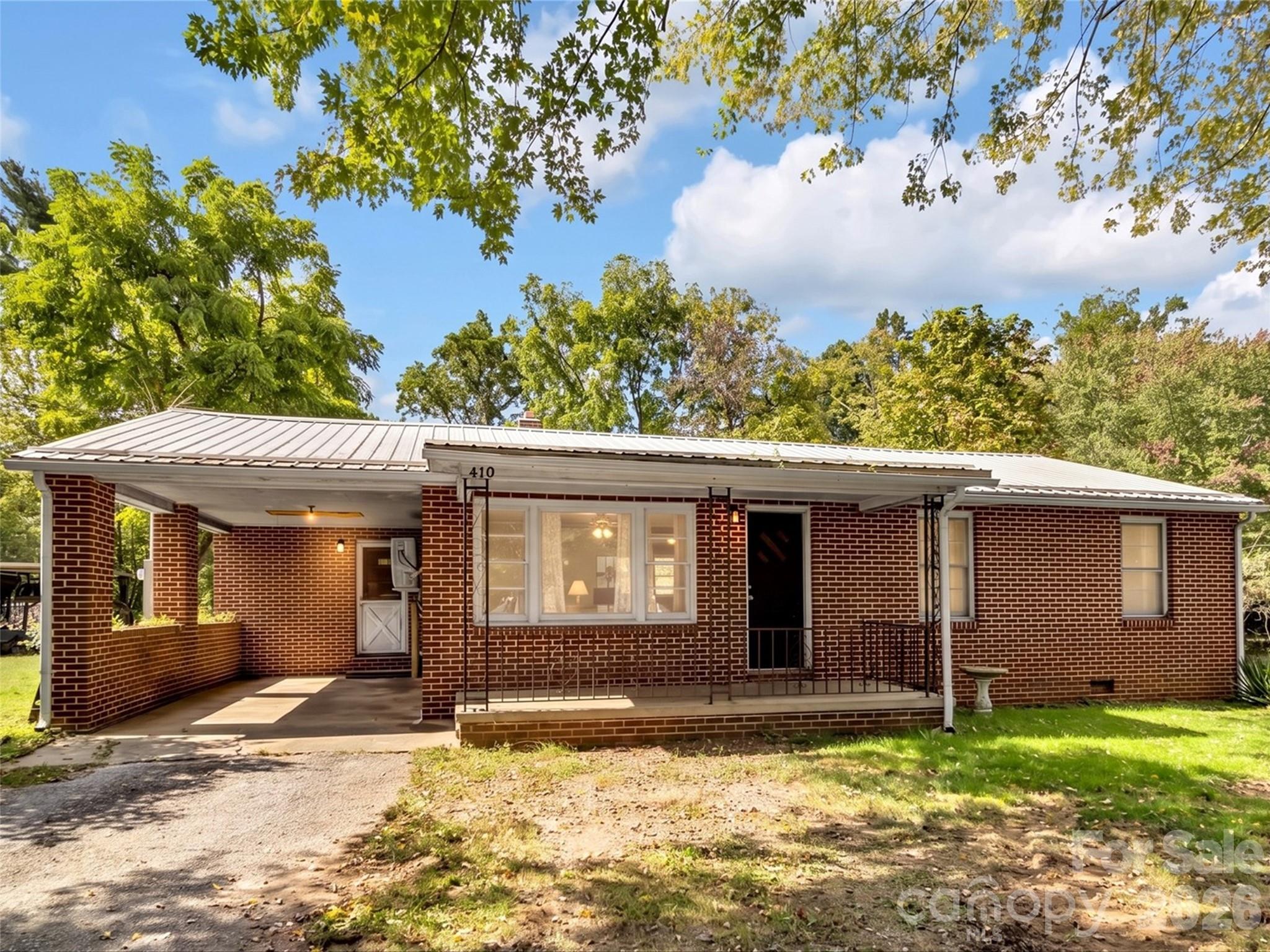 410 Westwood Circle Property Photo 1