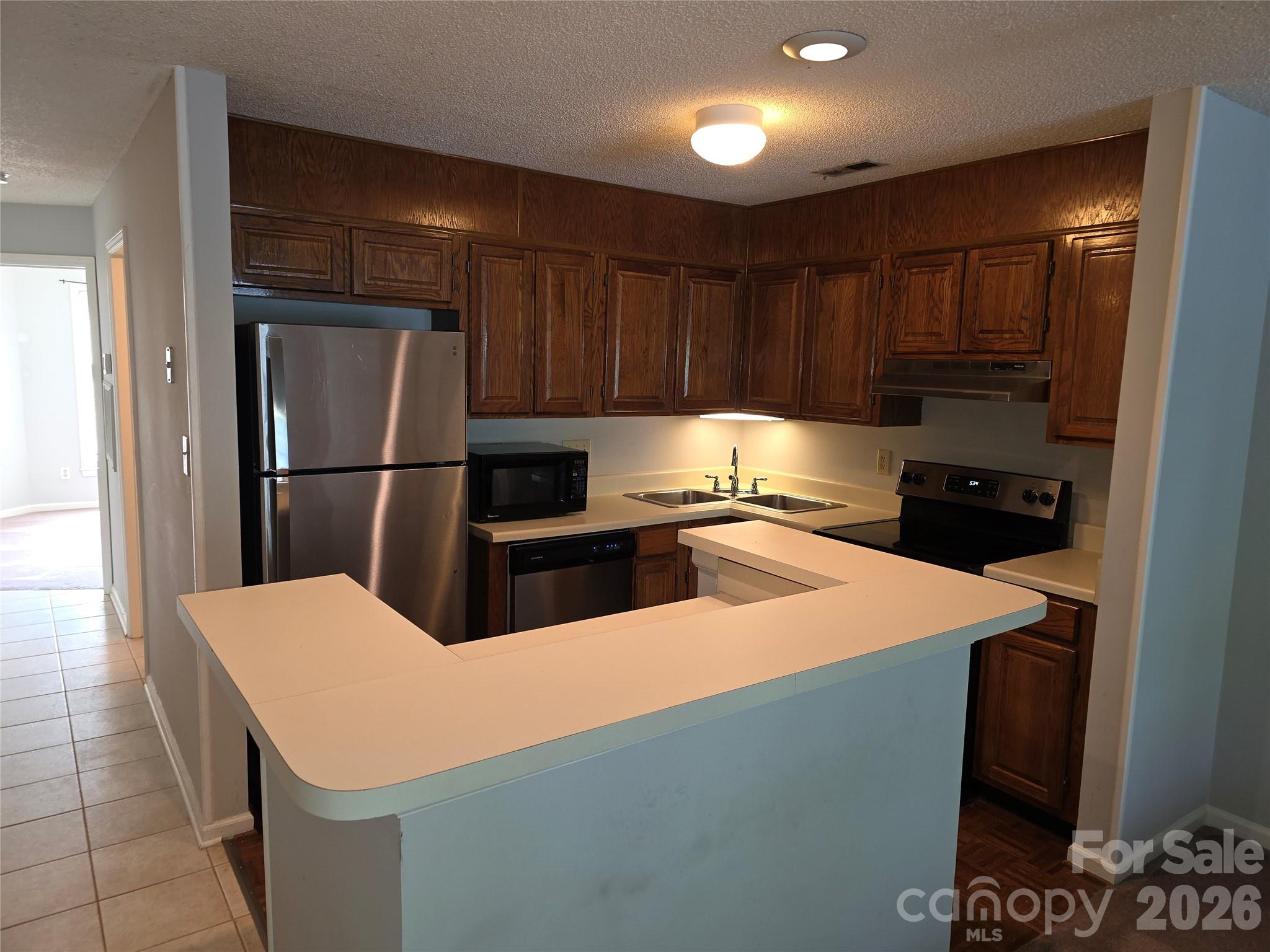 323 Northwest Drive Property Photo 6