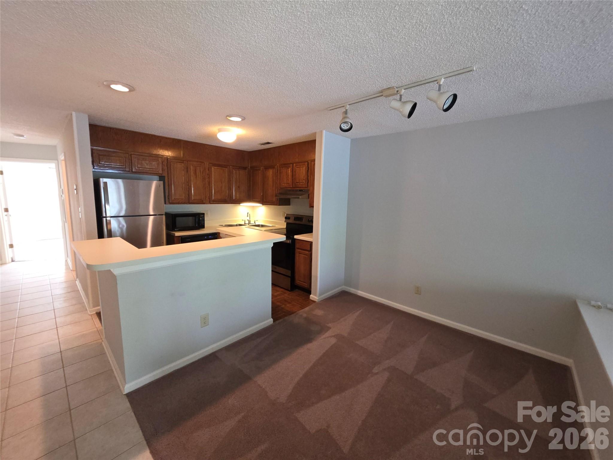 323 Northwest Drive Property Photo 7