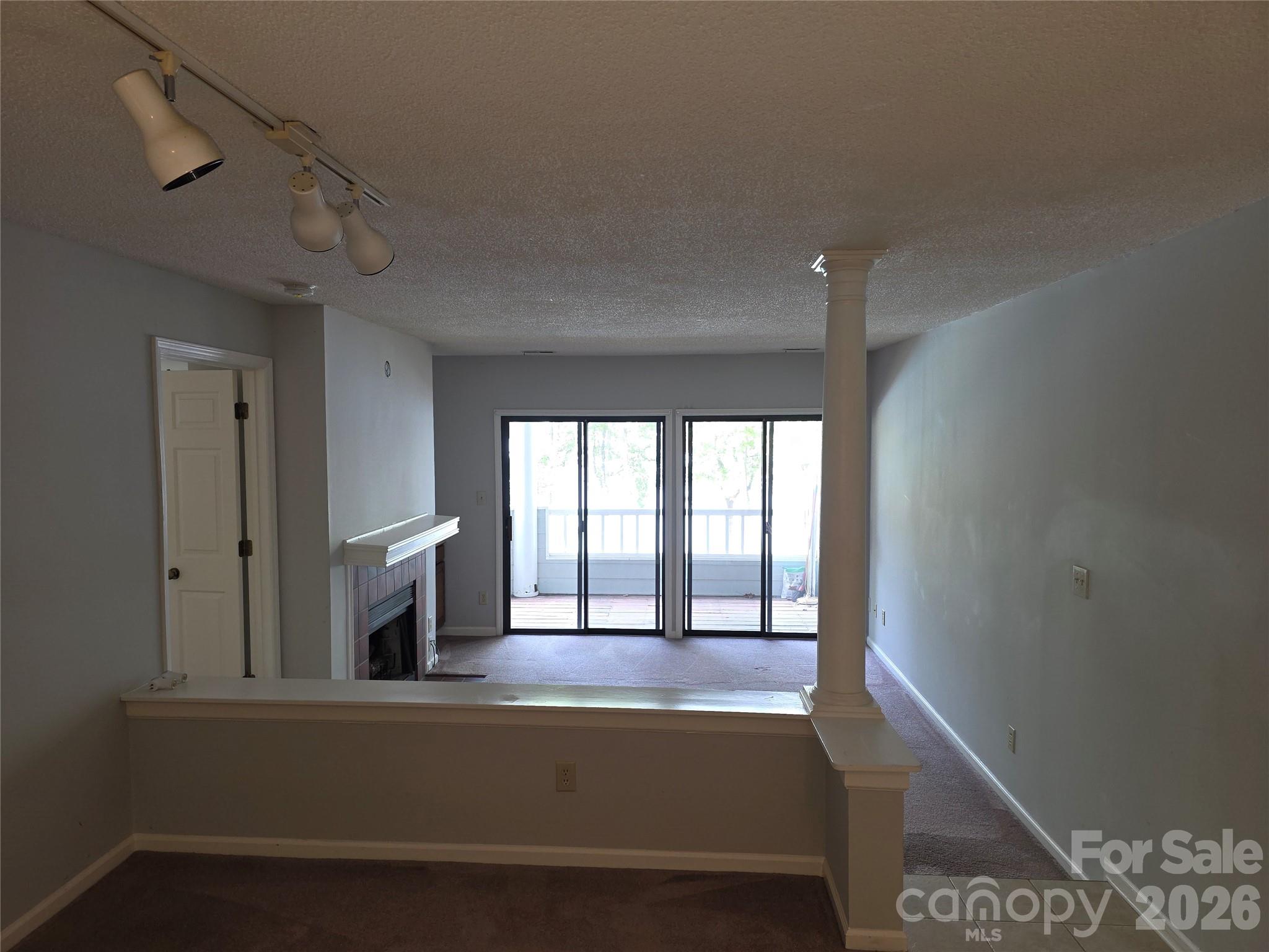 323 Northwest Drive Property Photo 9