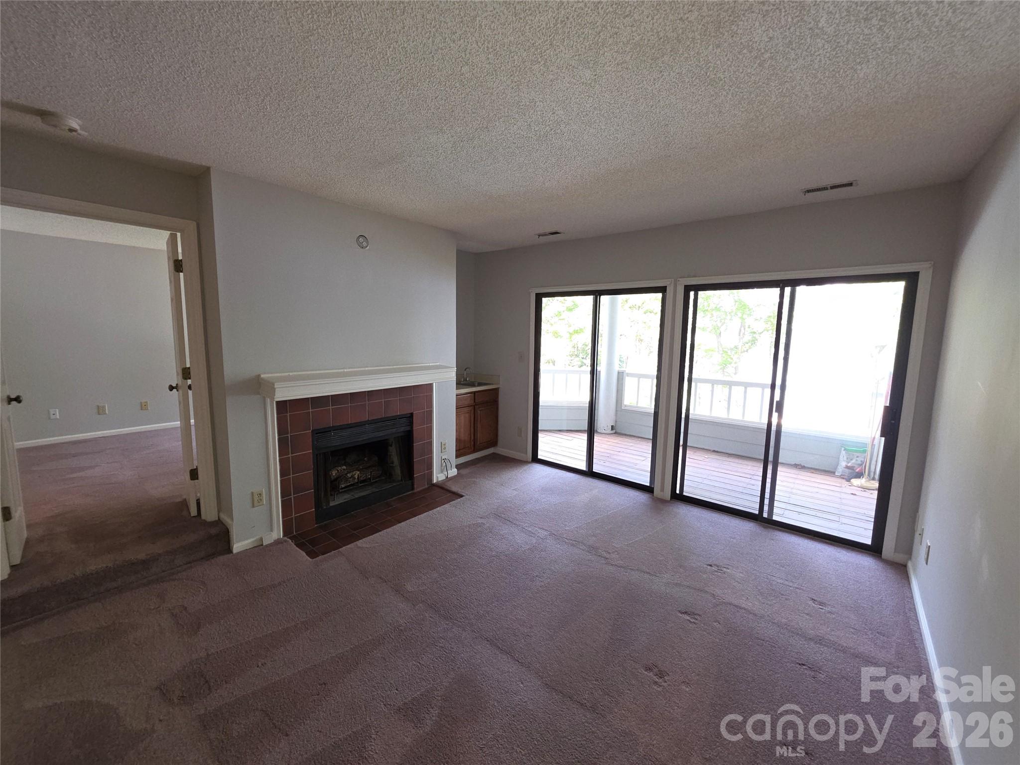 323 Northwest Drive Property Photo 10