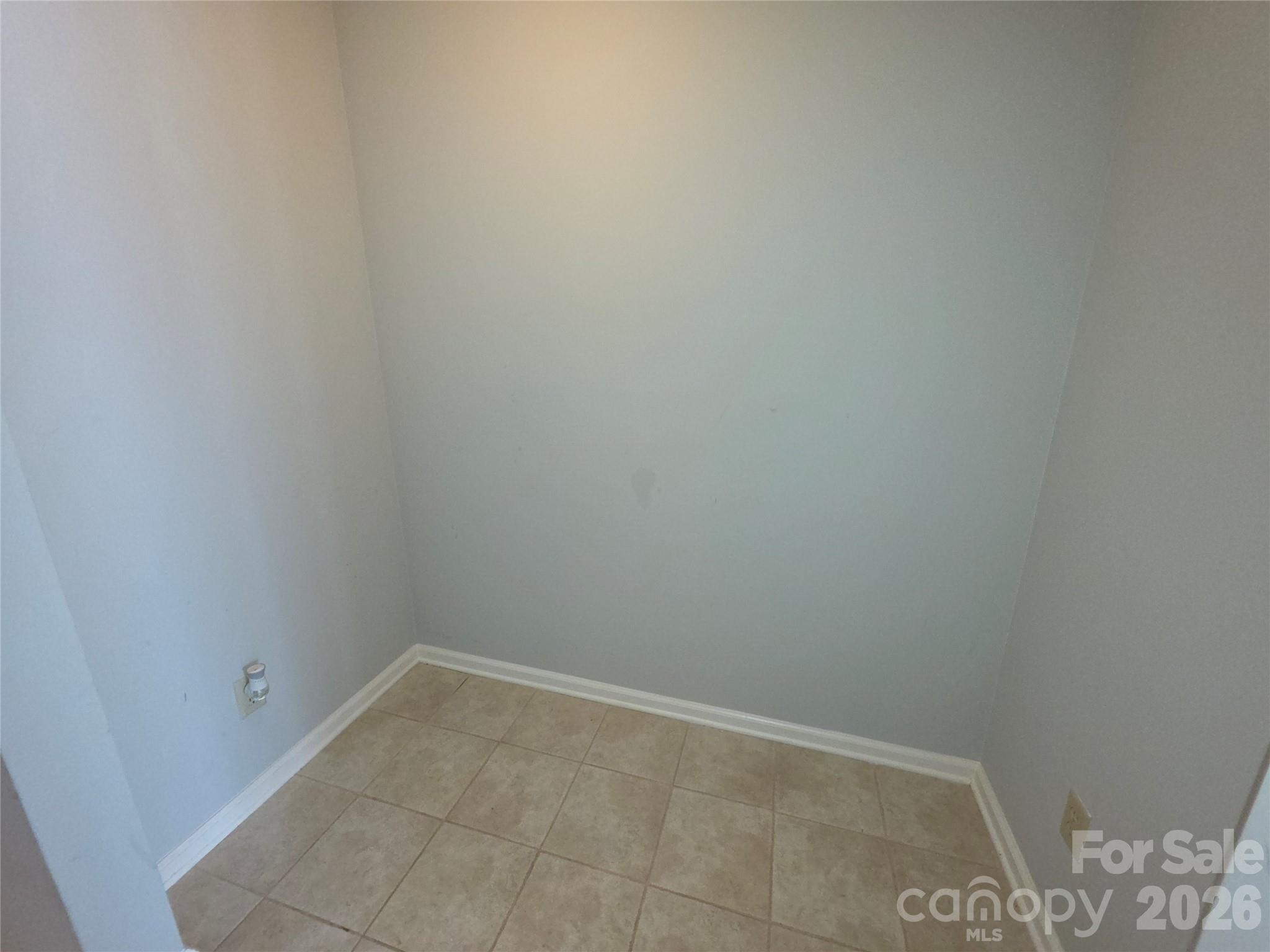 323 Northwest Drive Property Photo 16