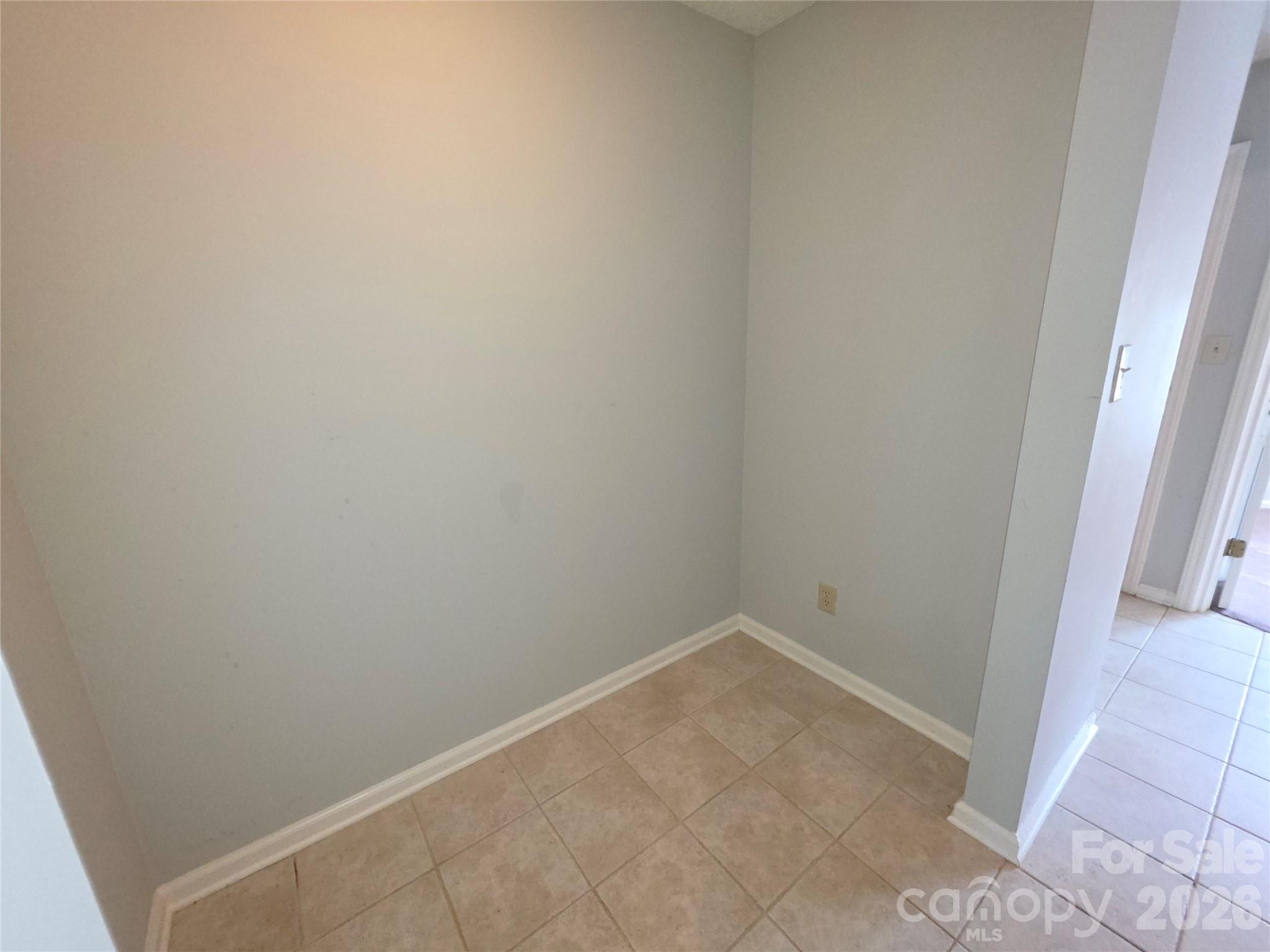 323 Northwest Drive Property Photo 17