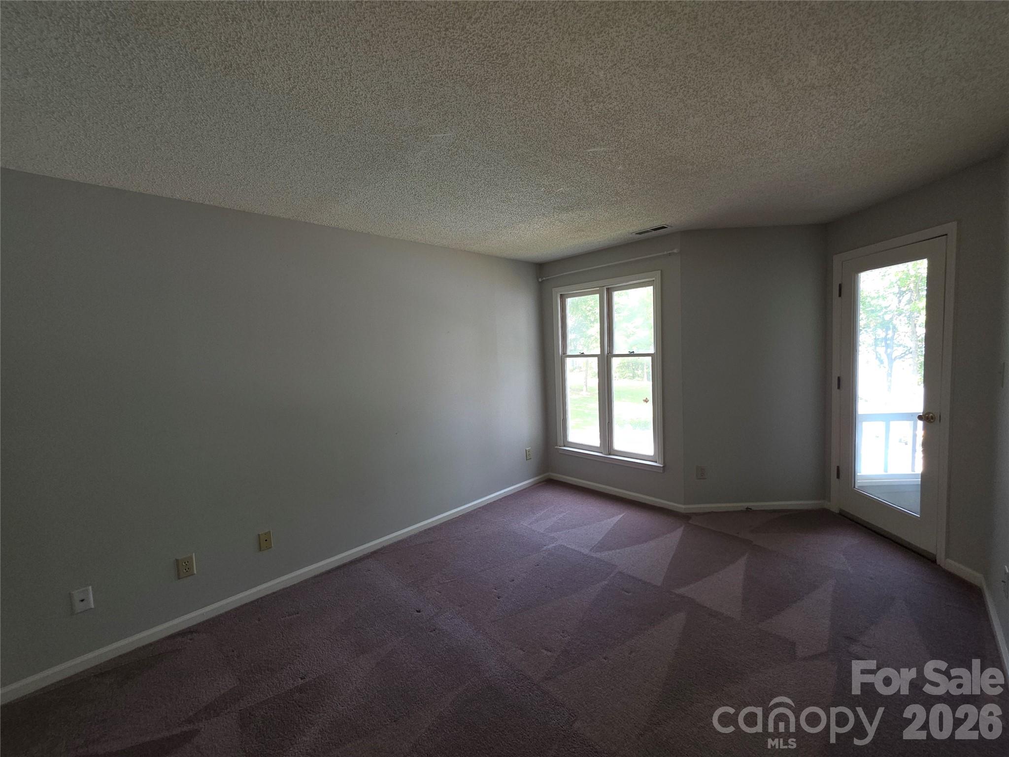 323 Northwest Drive Property Photo 18