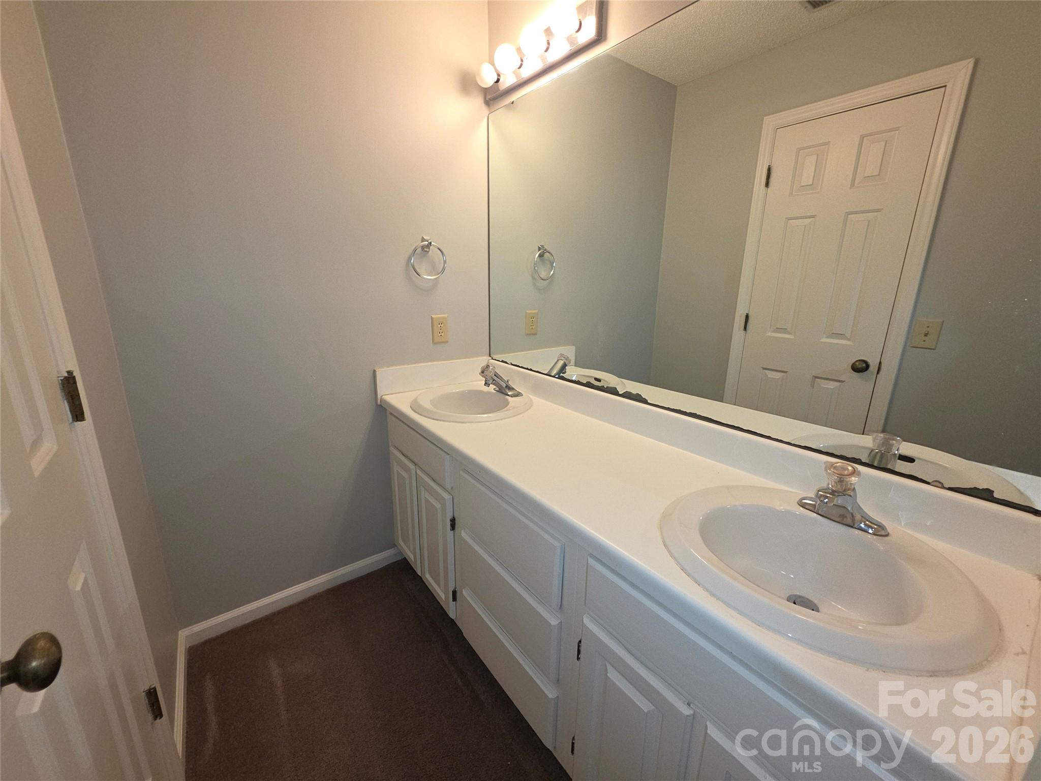 323 Northwest Drive Property Photo 23
