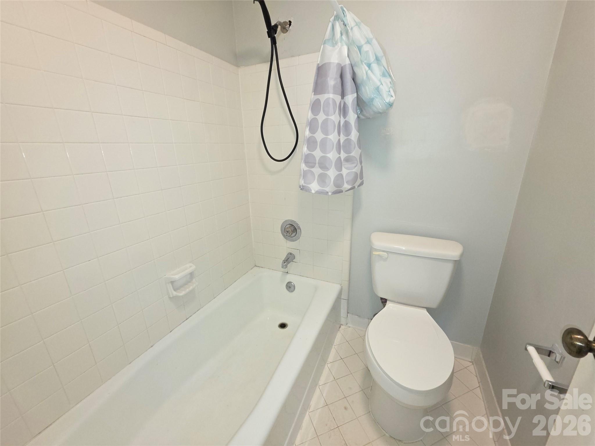 323 Northwest Drive Property Photo 24