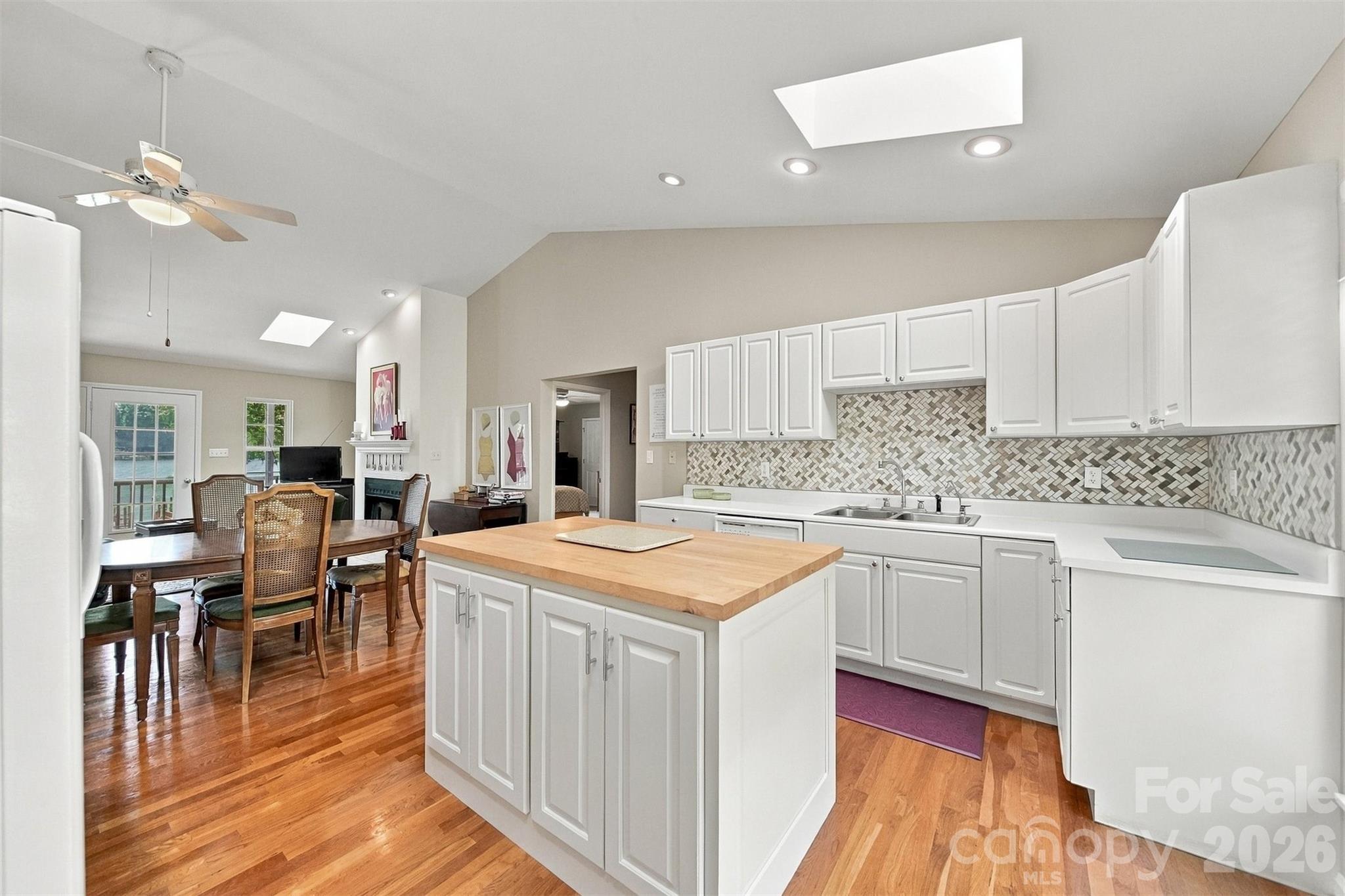 81 Emerald Point Drive Property Photo 11