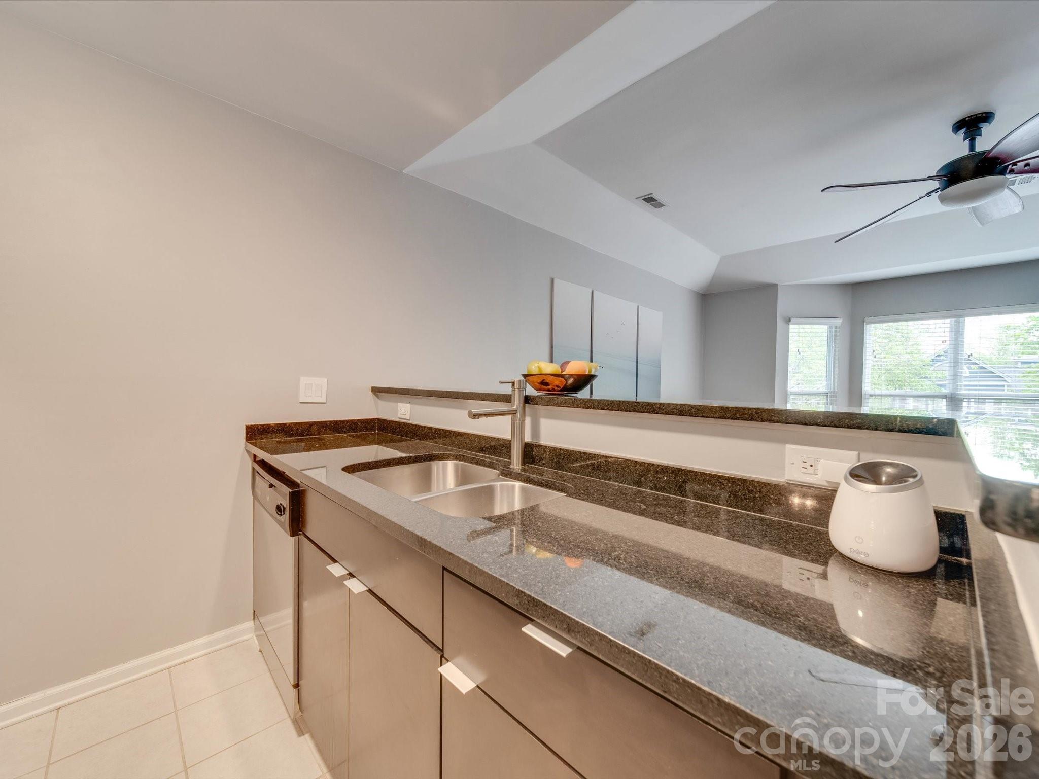 517 N Graham Street 3c Property Photo 11
