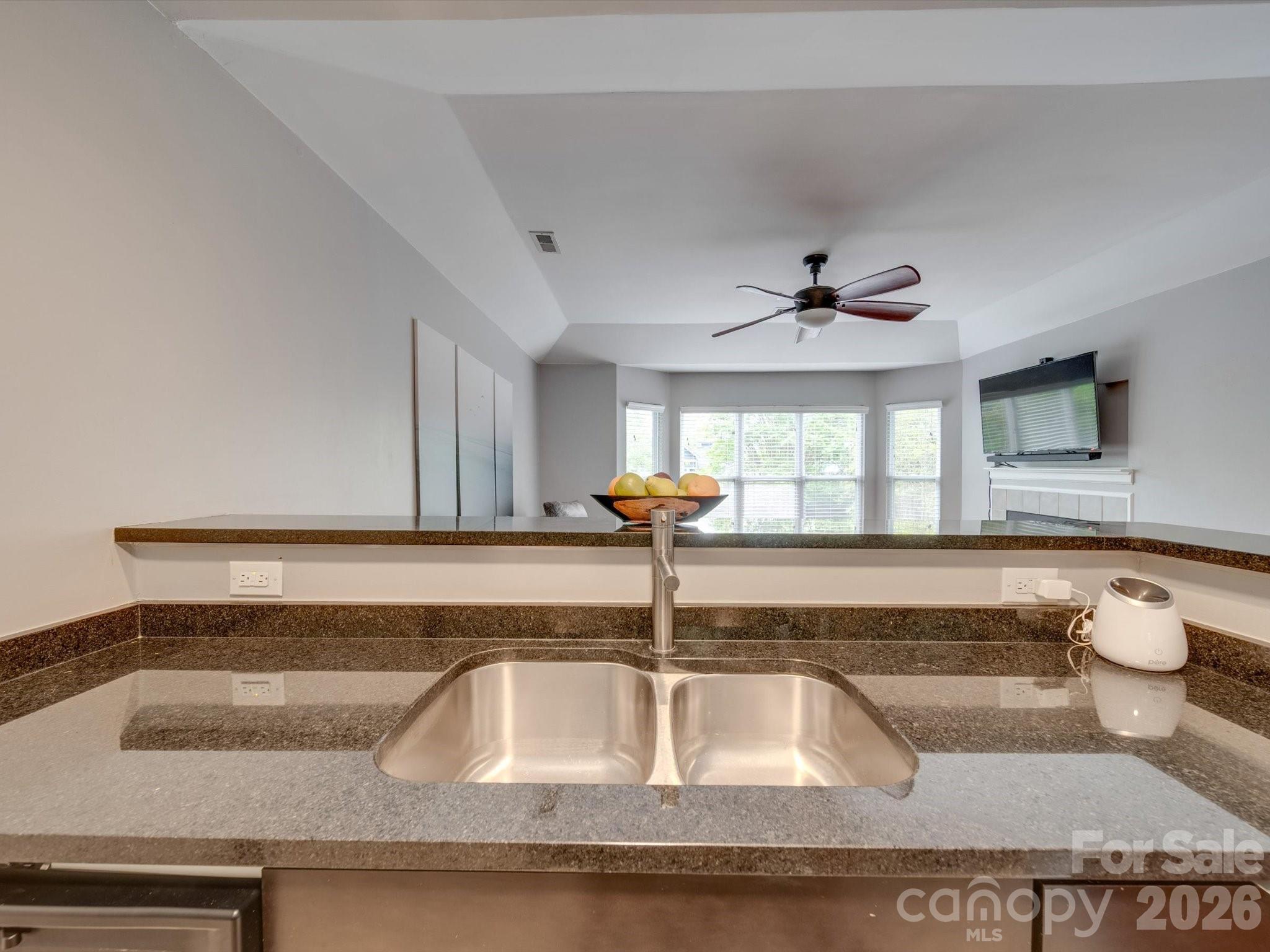 517 N Graham Street 3c Property Photo 12
