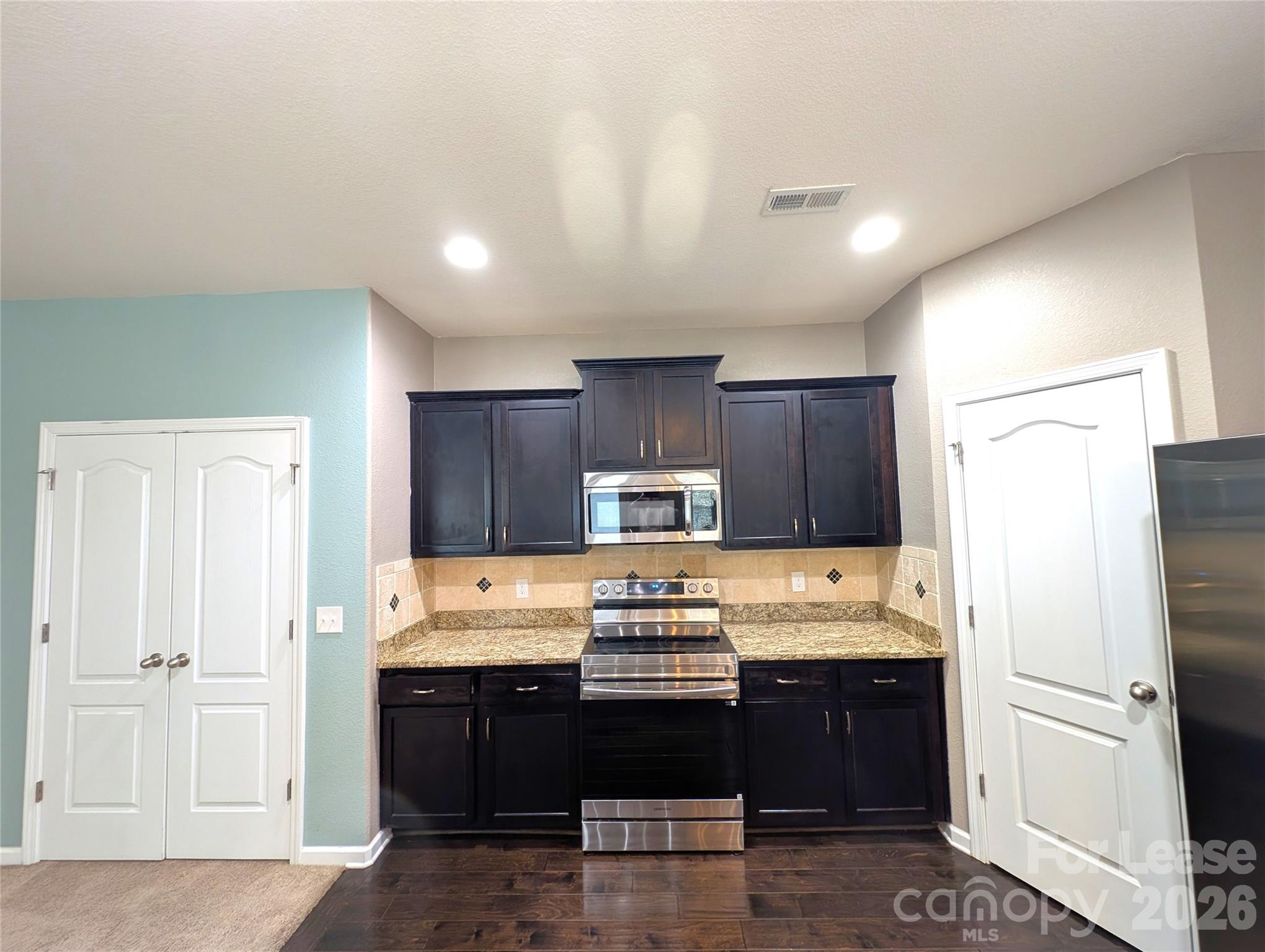 9223 Avery Meadows Drive Property Photo 4