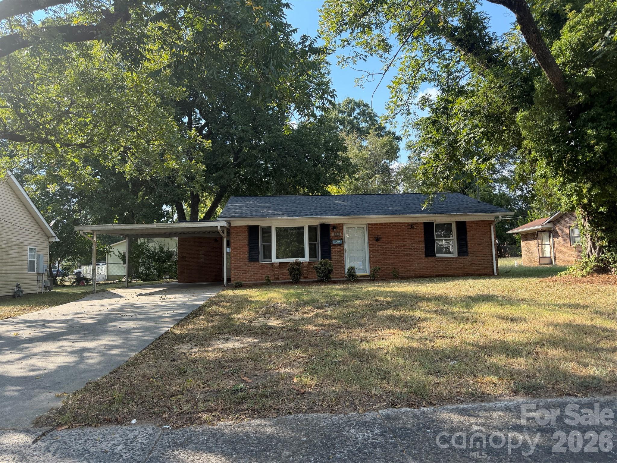 207 N Jones Avenue Property Photo 1