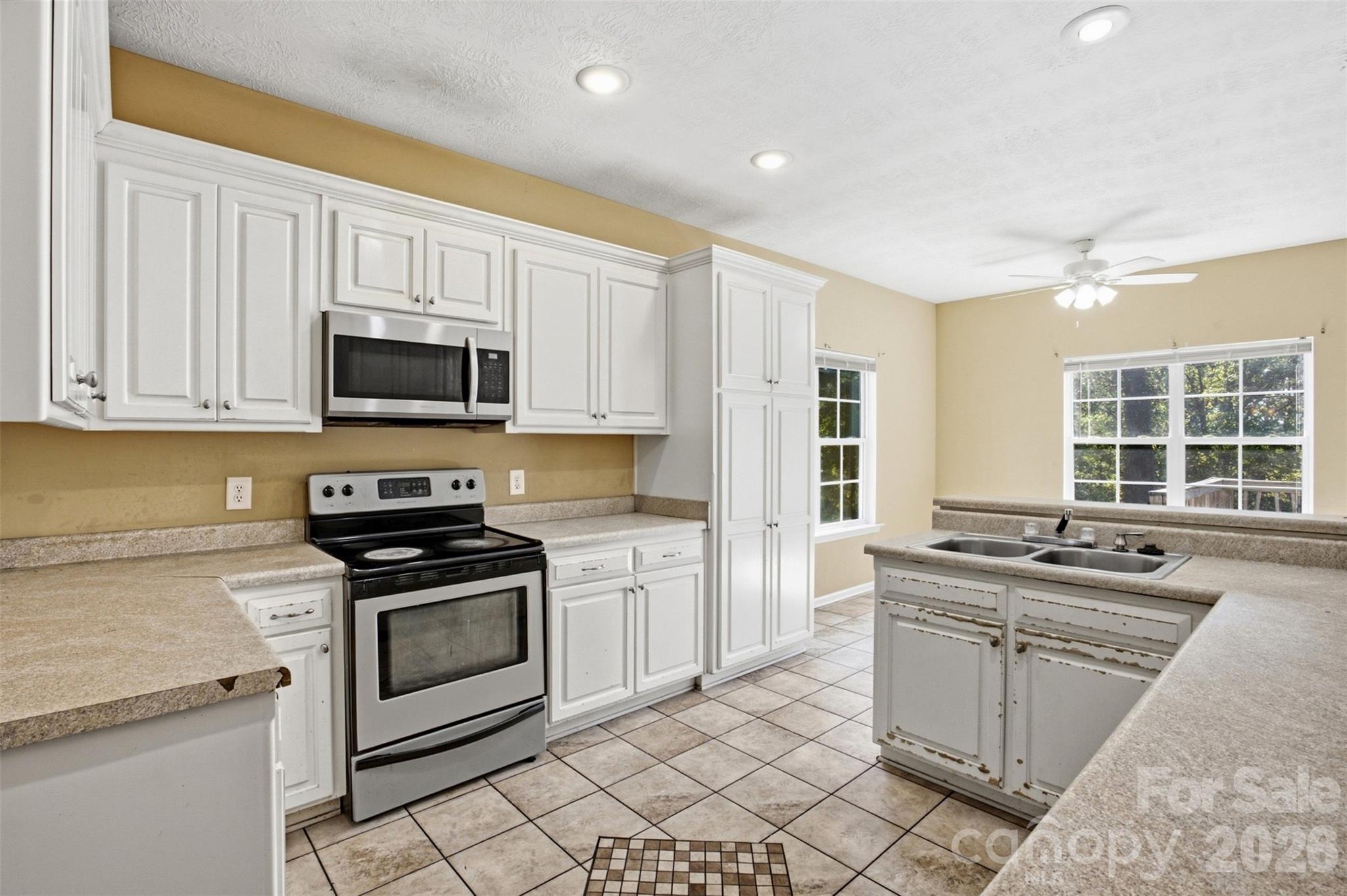 235 Summer Place Drive Property Photo 4