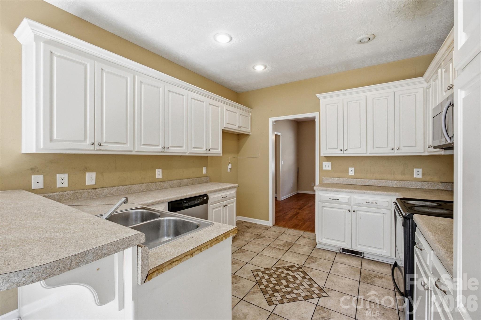 235 Summer Place Drive Property Photo 5