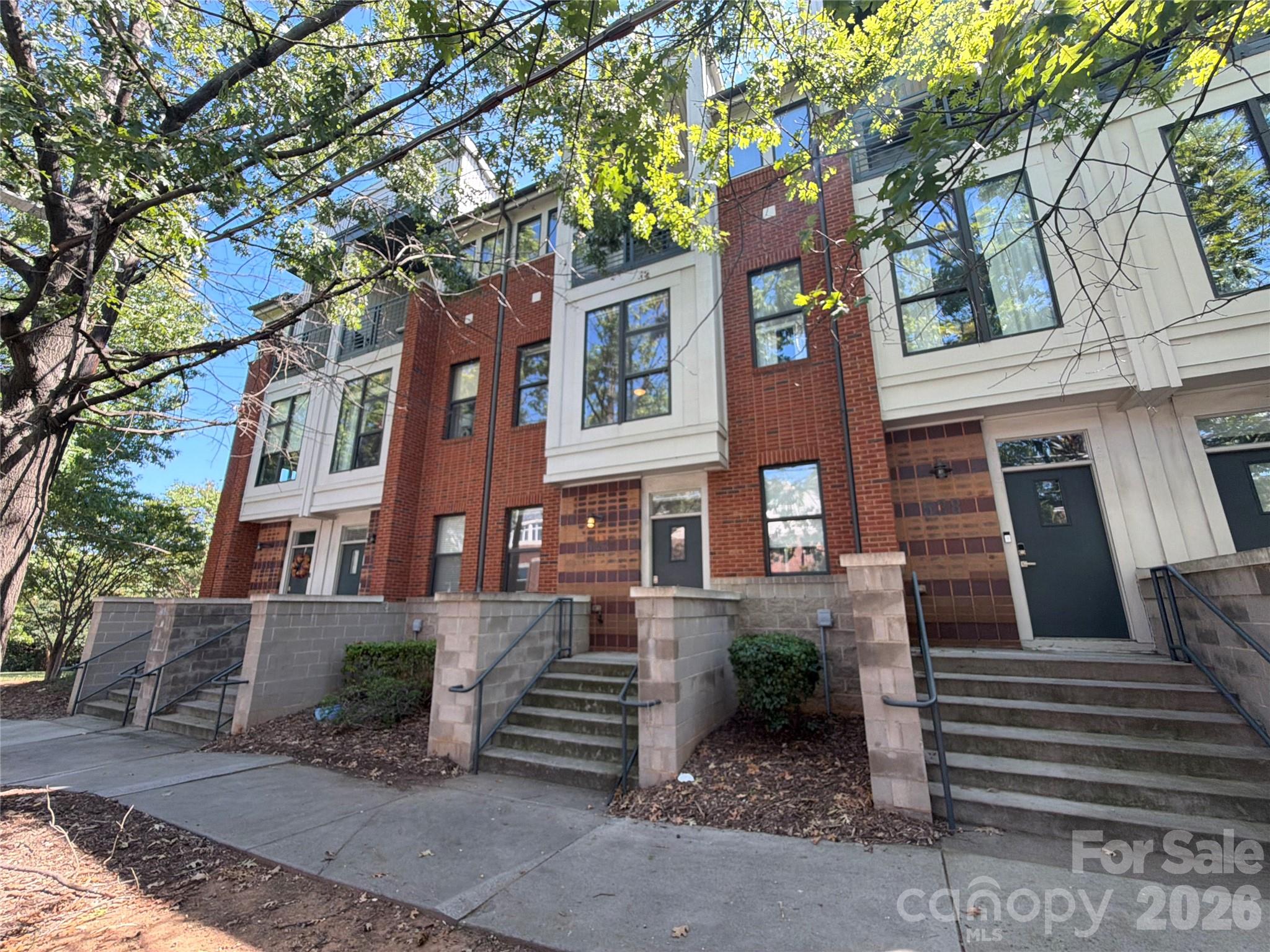542 N Mcdowell Street Property Photo 1