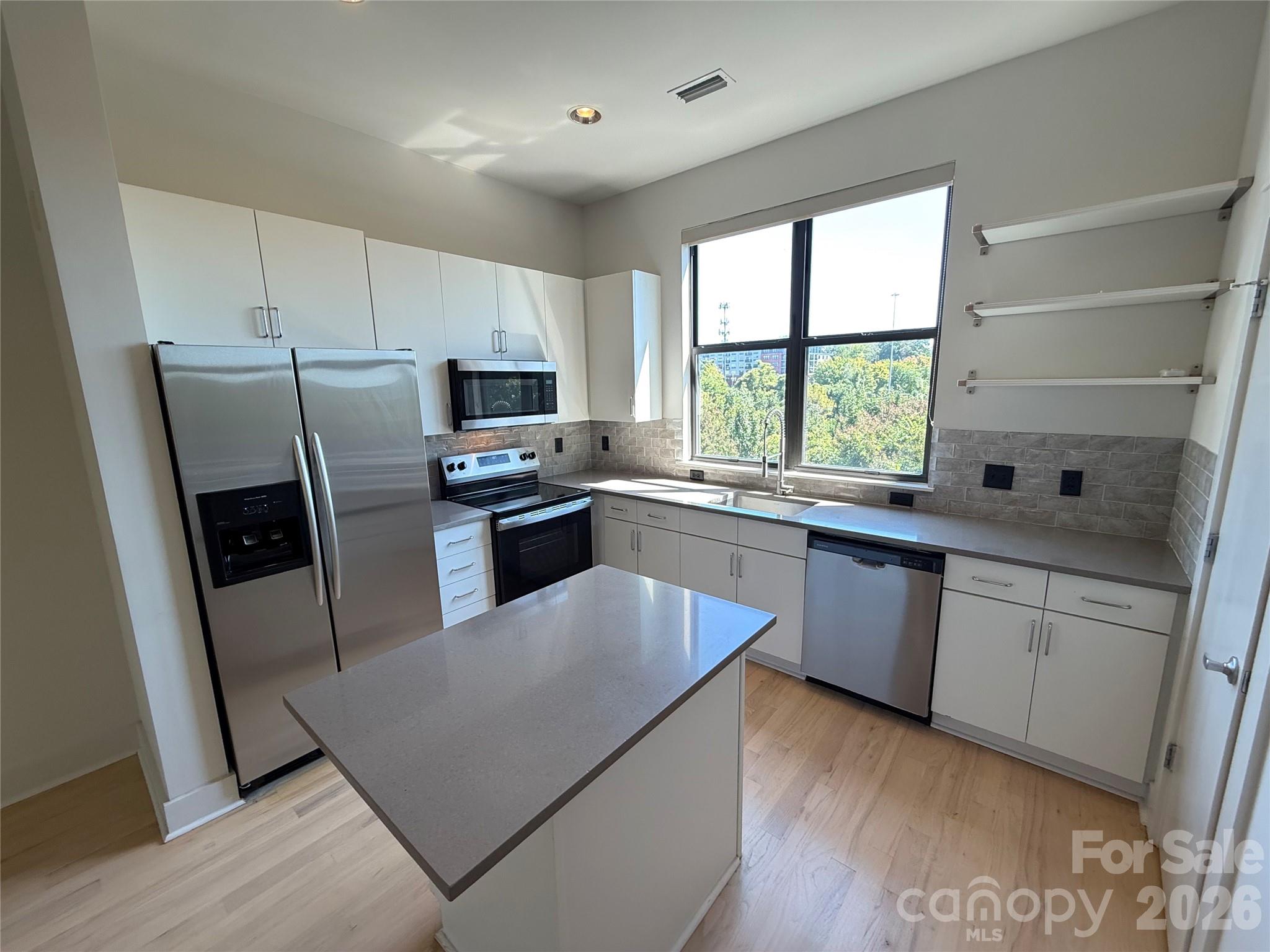 542 N Mcdowell Street Property Photo 2
