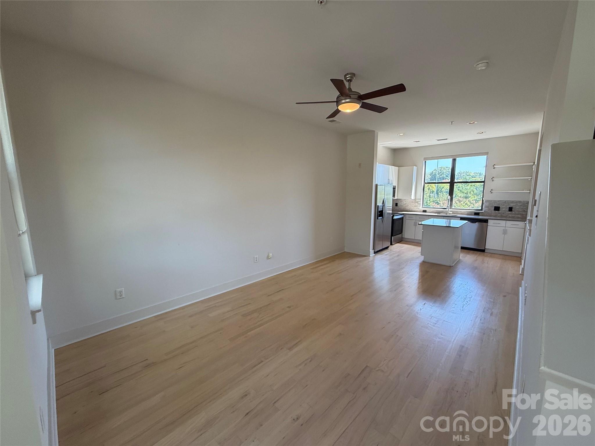 542 N Mcdowell Street Property Photo 3