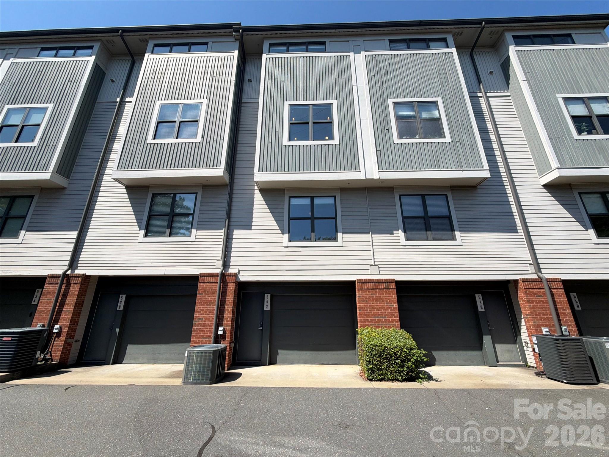 542 N Mcdowell Street Property Photo 5