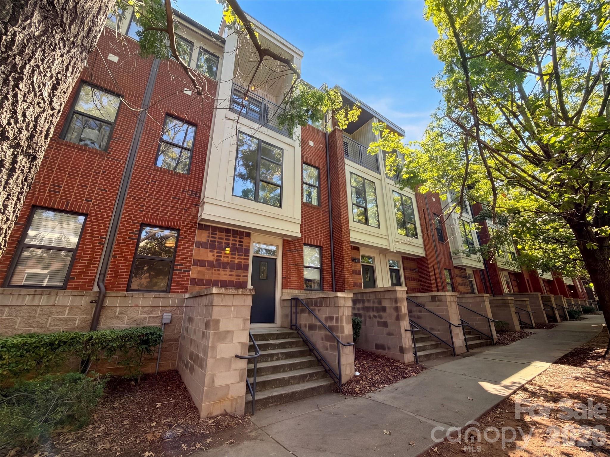 542 N Mcdowell Street Property Photo 6