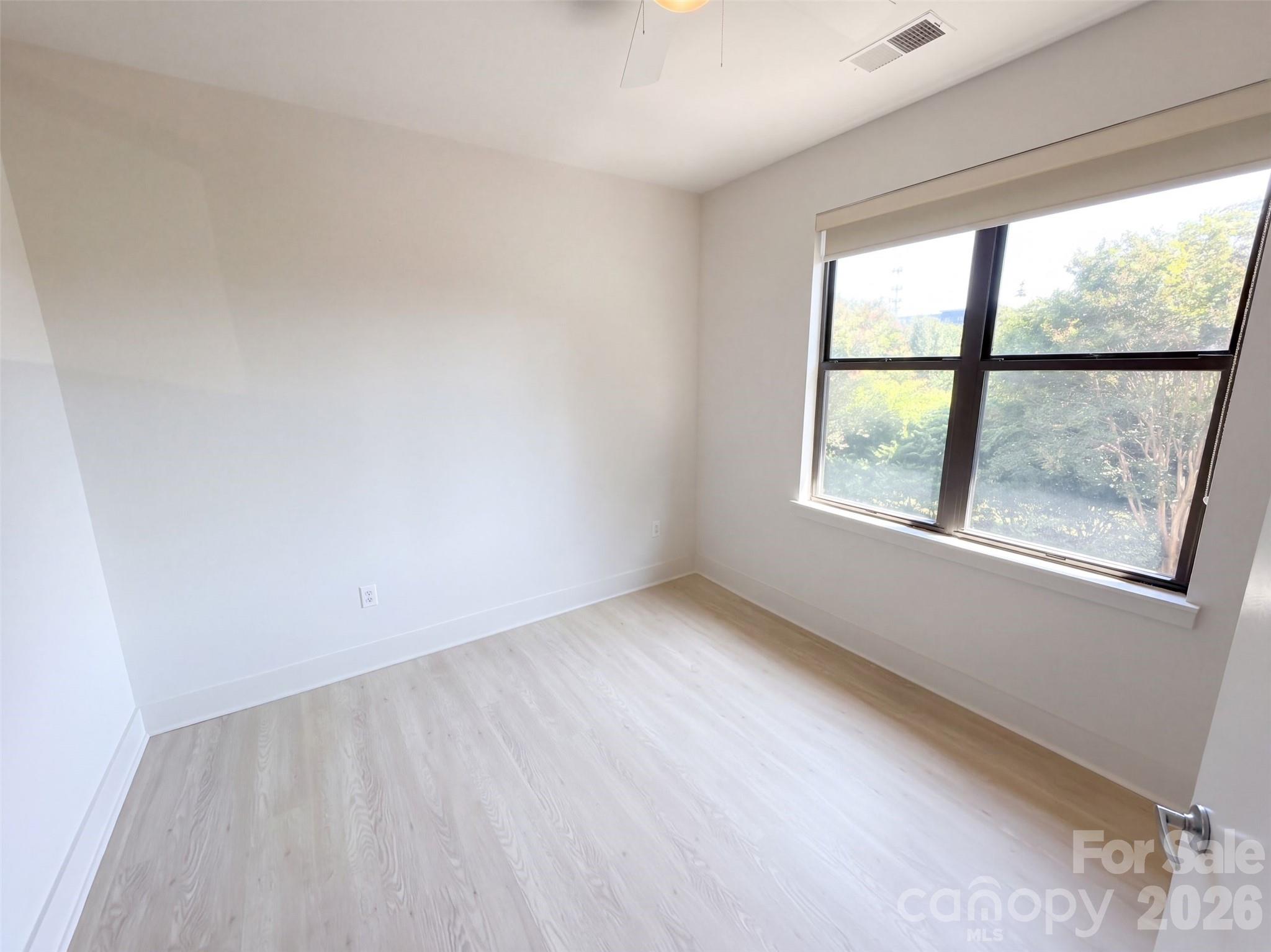 542 N Mcdowell Street Property Photo 16