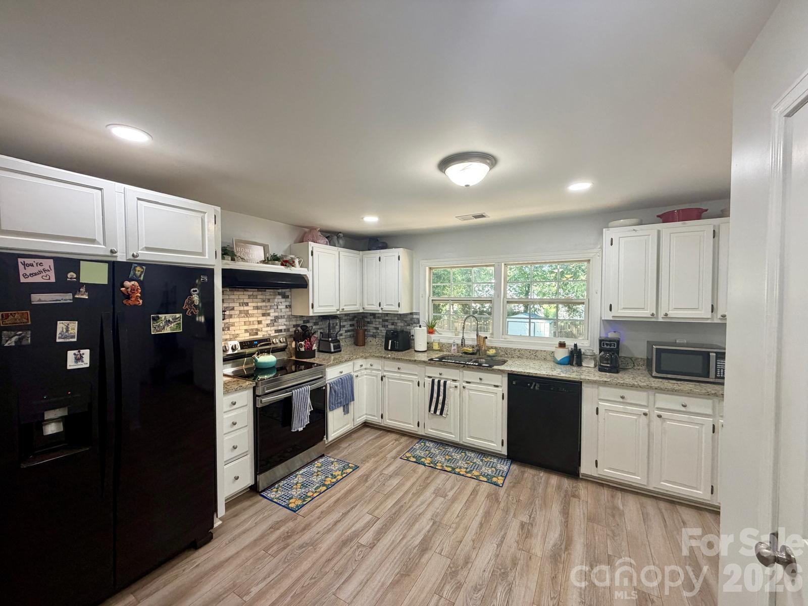 284 Salem Street Property Photo 8