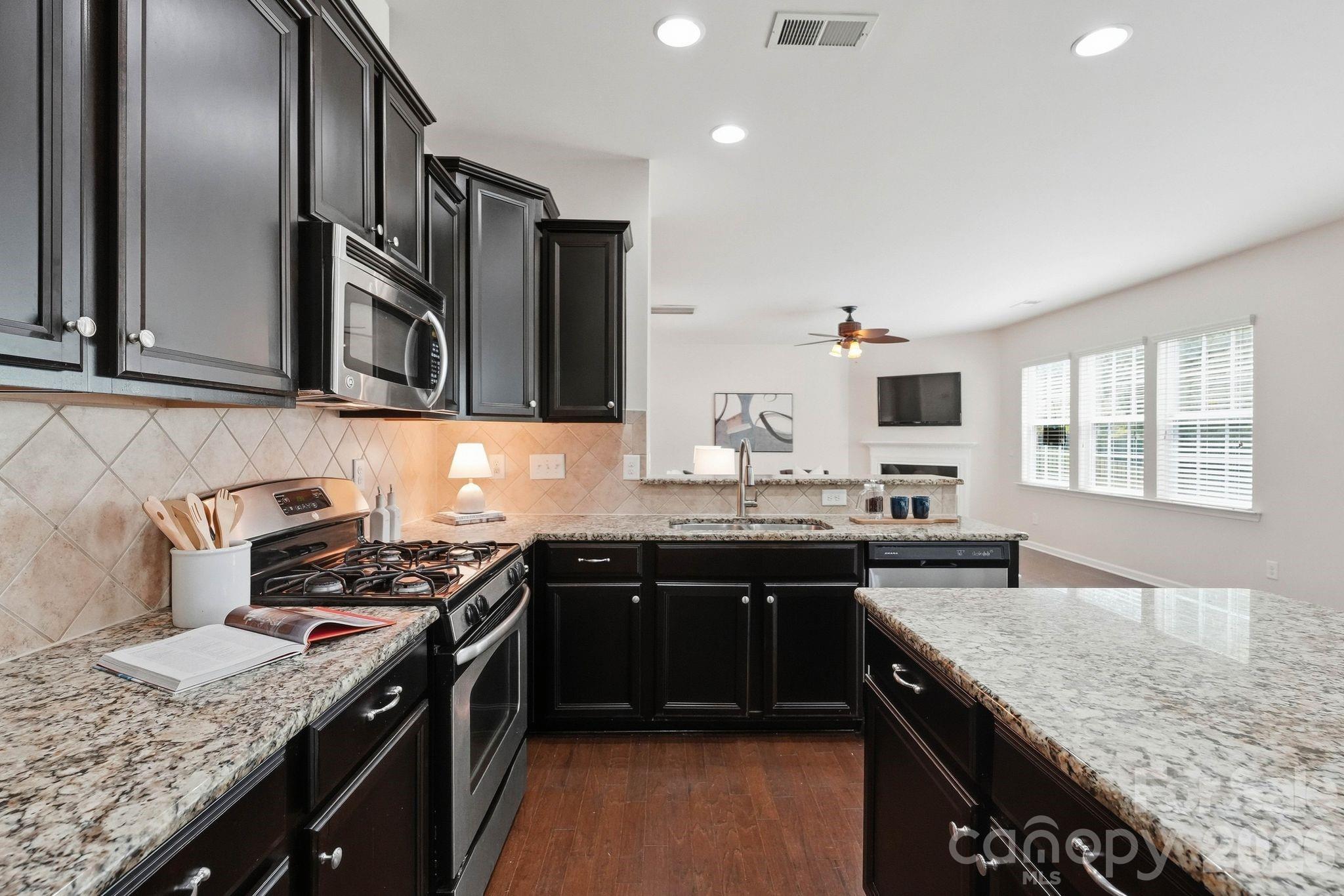 3309 Wicklow Lane Property Photo 11