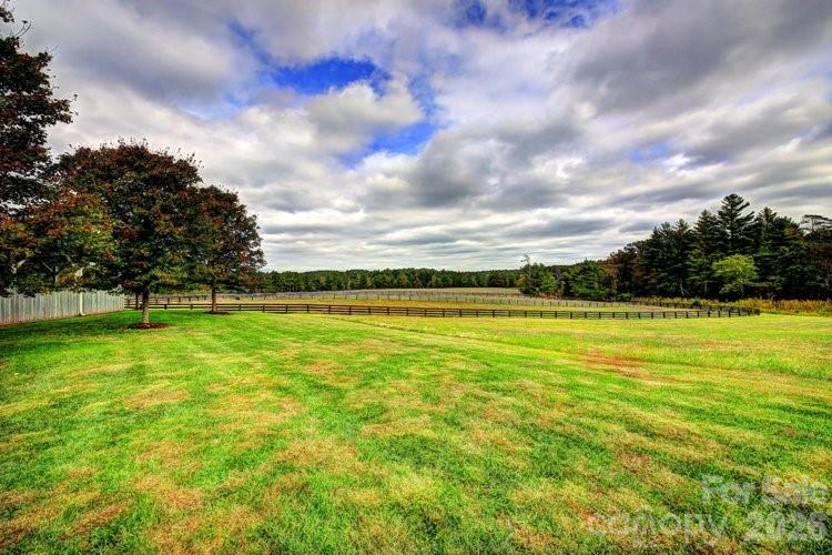 2540 Paddock Circle Property Photo 6