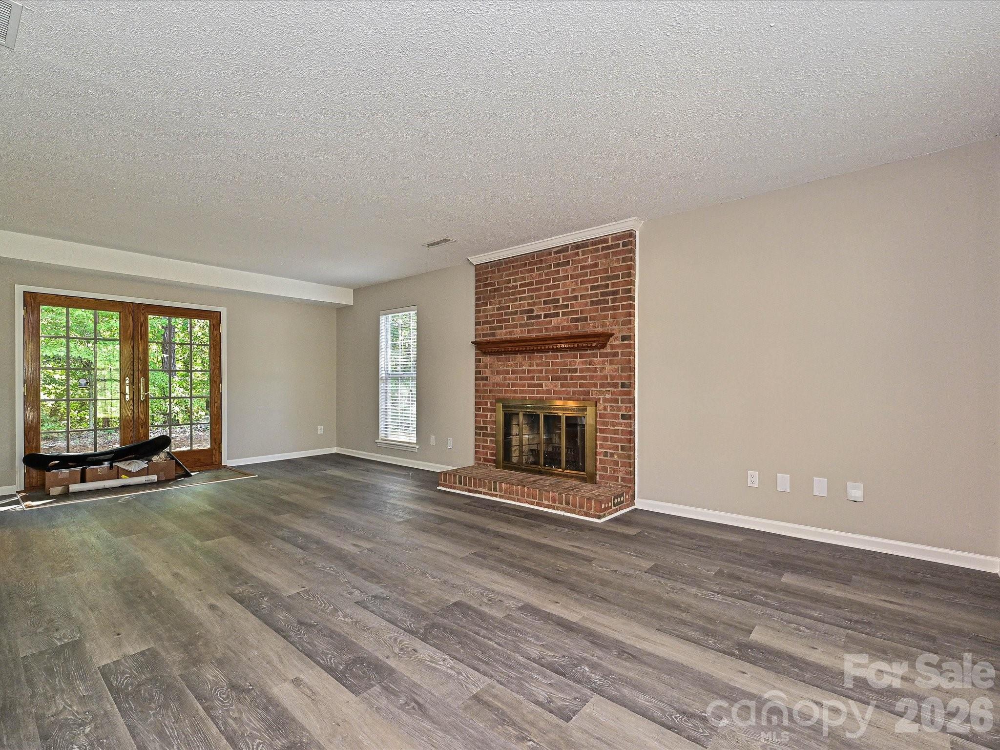 11200 Walking Horse Lane Property Photo 8