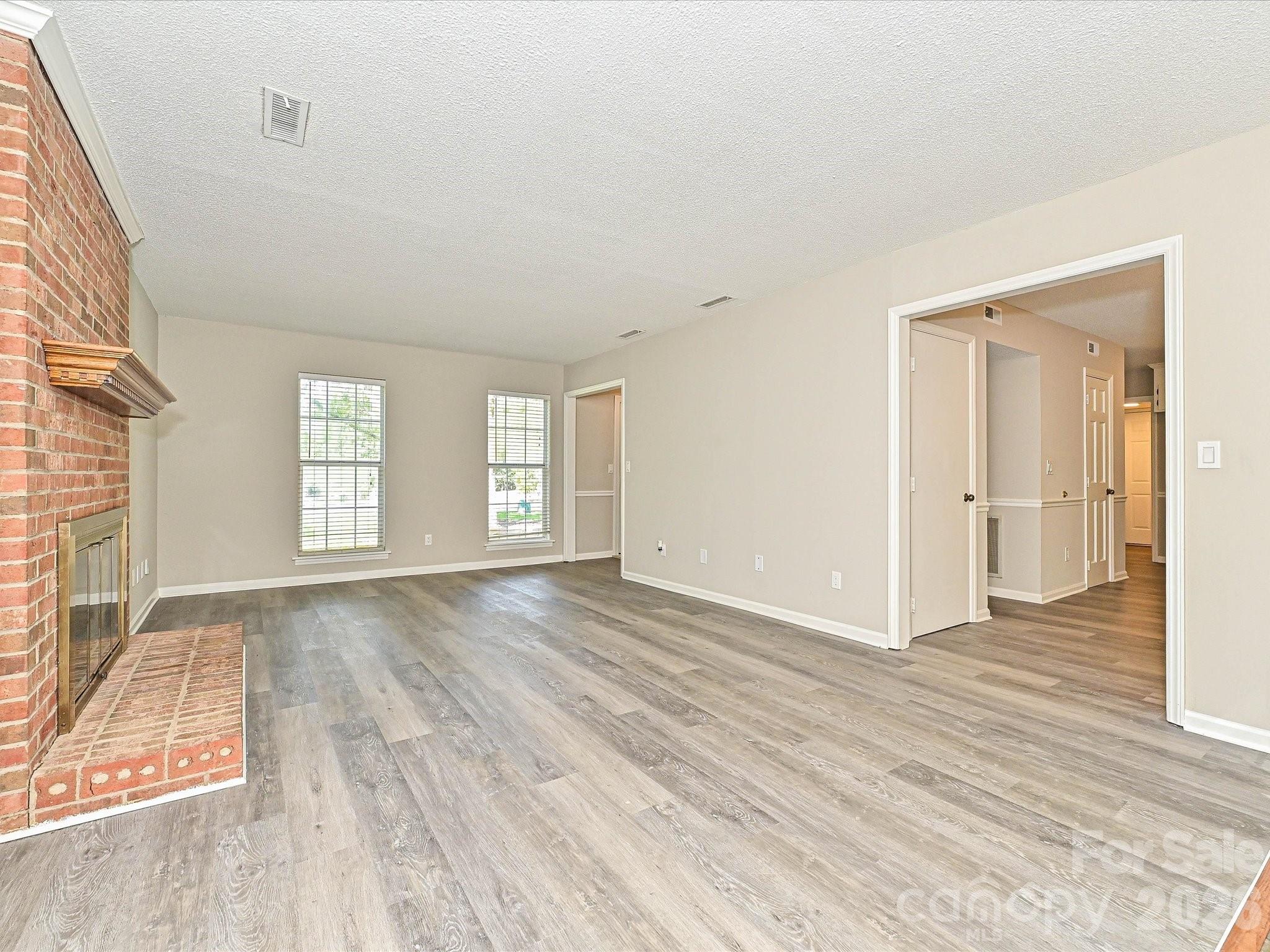 11200 Walking Horse Lane Property Photo 9