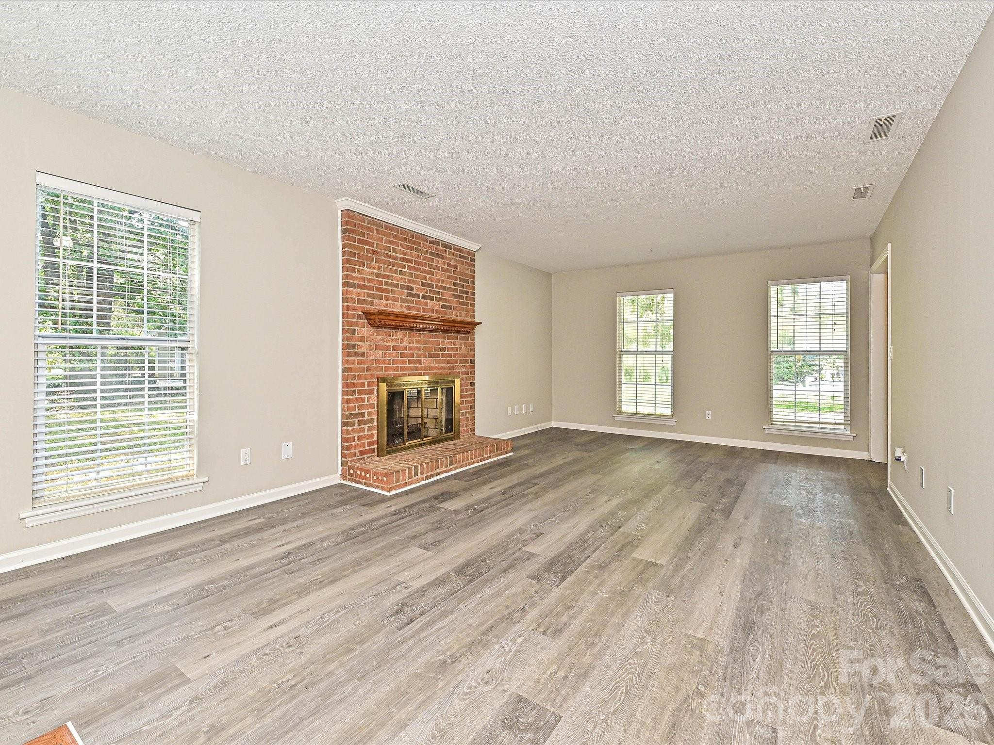 11200 Walking Horse Lane Property Photo 15
