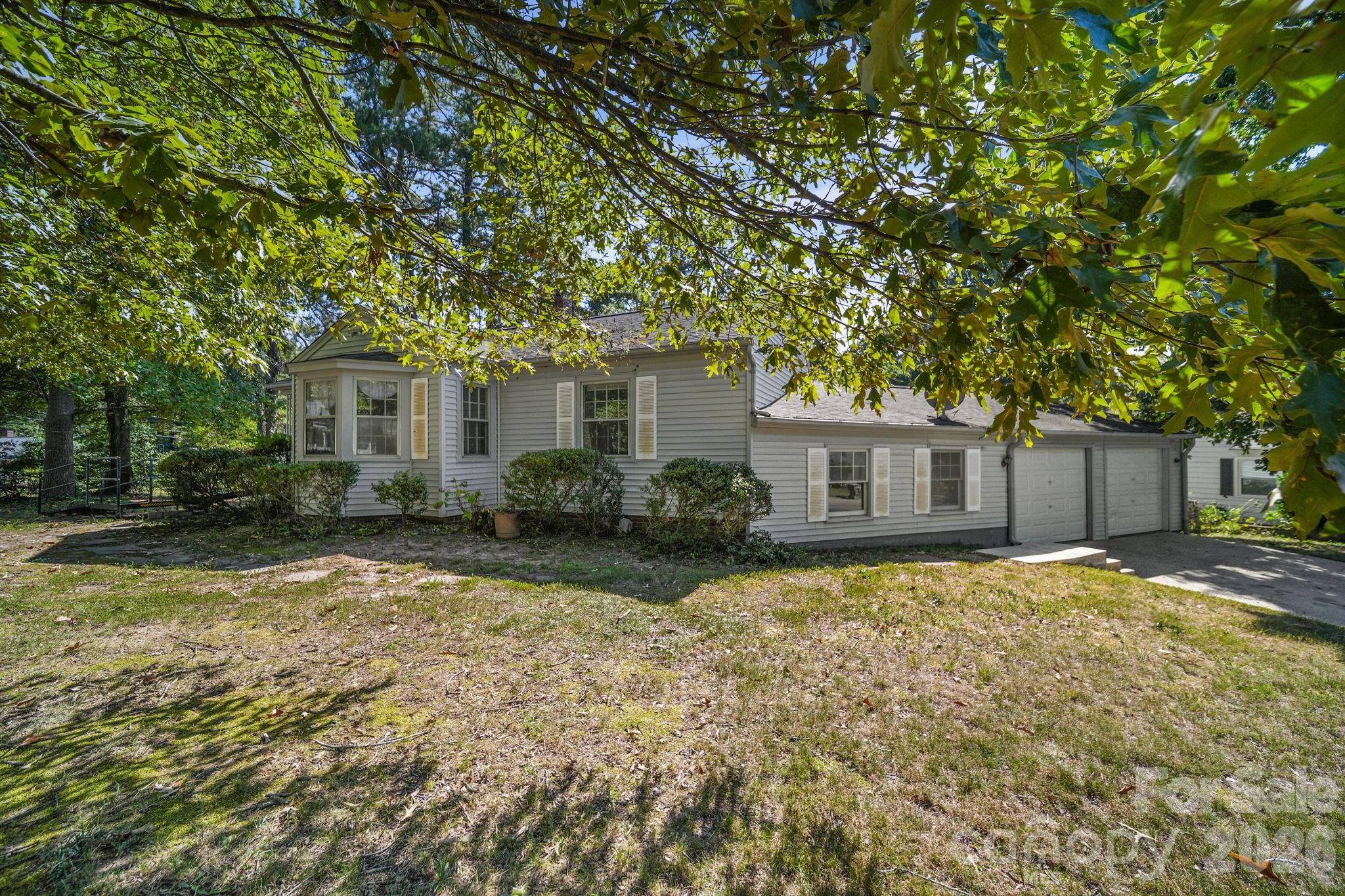 1011 Holland Avenue Property Photo 1