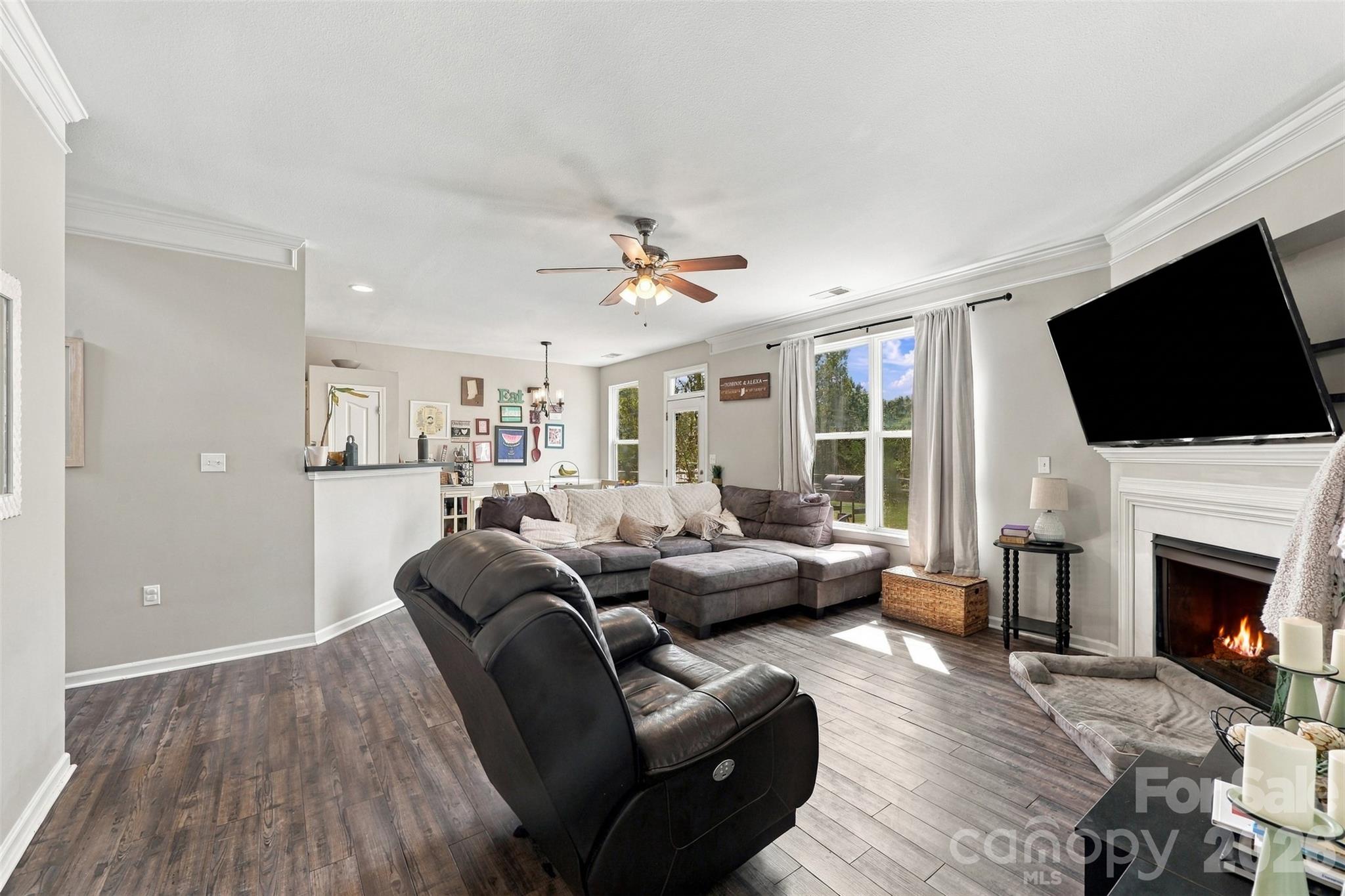 915 Rocky Meadows Lane Property Photo 10